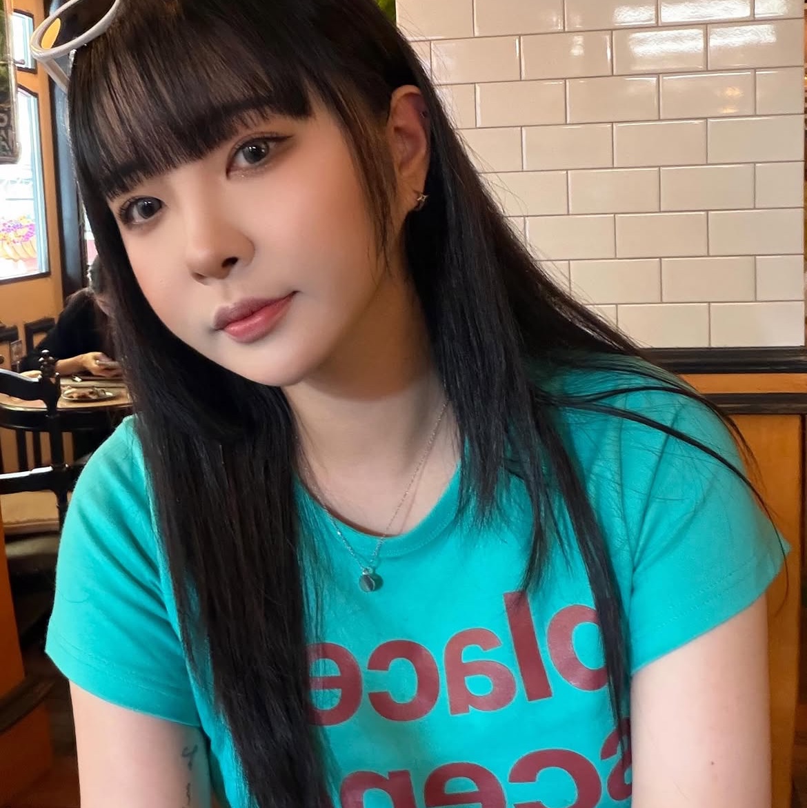 SLOW RECORD HOUSE Archive Typo T-Shirt Mint 착용 스타일 - 2