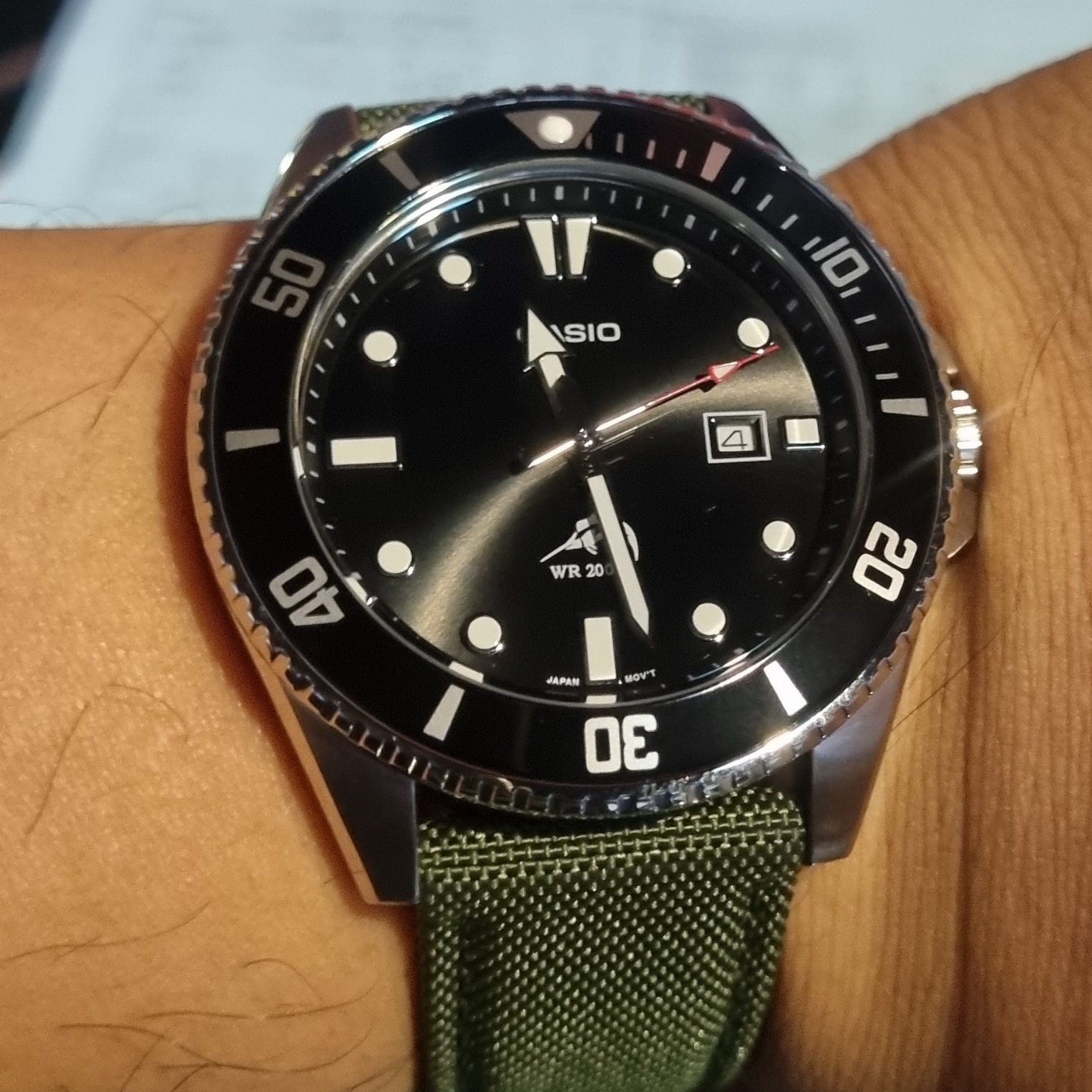 Casio MDV-106-1A 착용 스타일