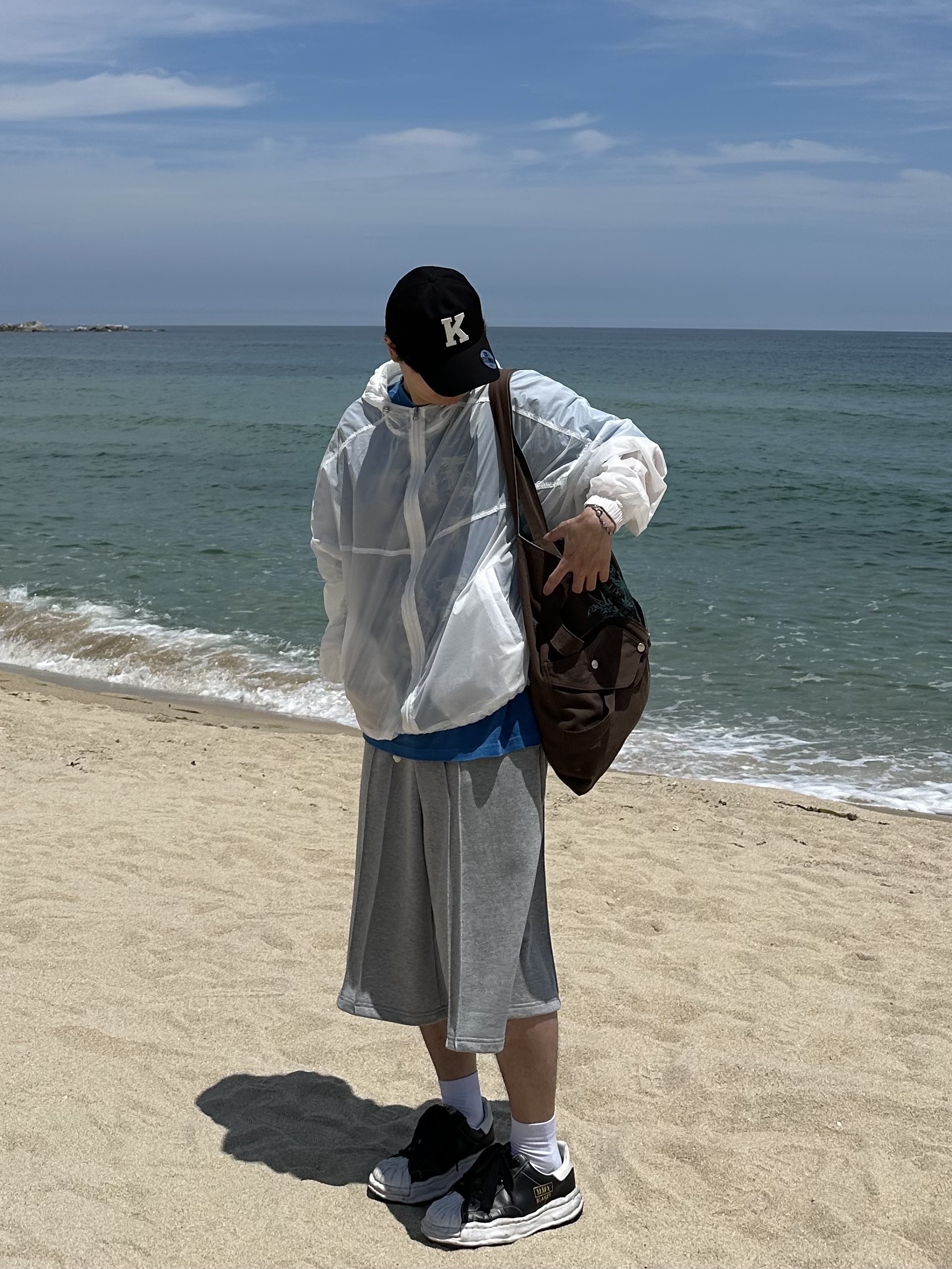 Kamien x KOIN SEOUL K Logo Ball Cap Black, Maison Mihara Yasuhiro Blakey OG Sole Leather Low-top Sneakers Black 착용 스타일 - 3