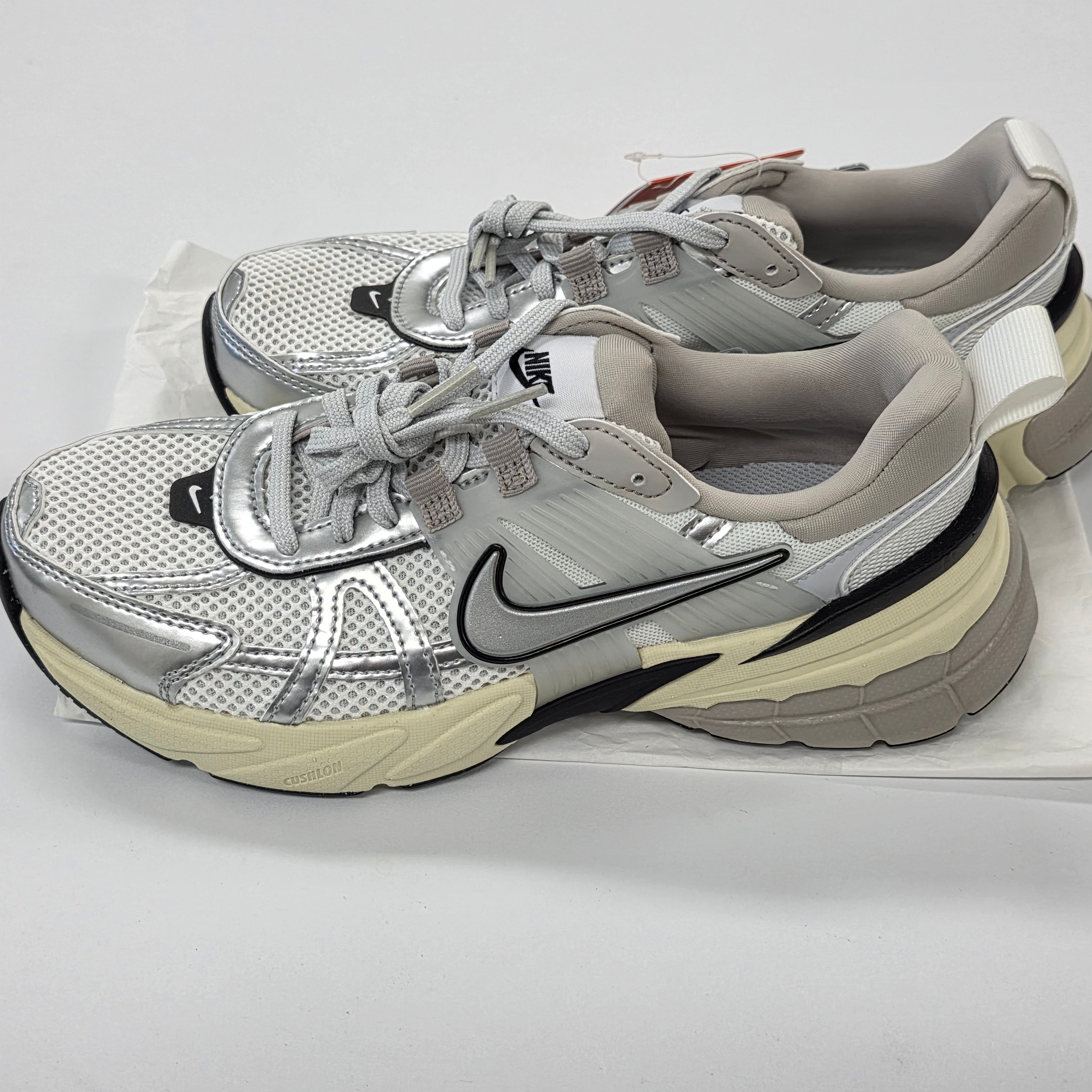 Nike V2K Run Summit White Metallic Silver 착용 스타일