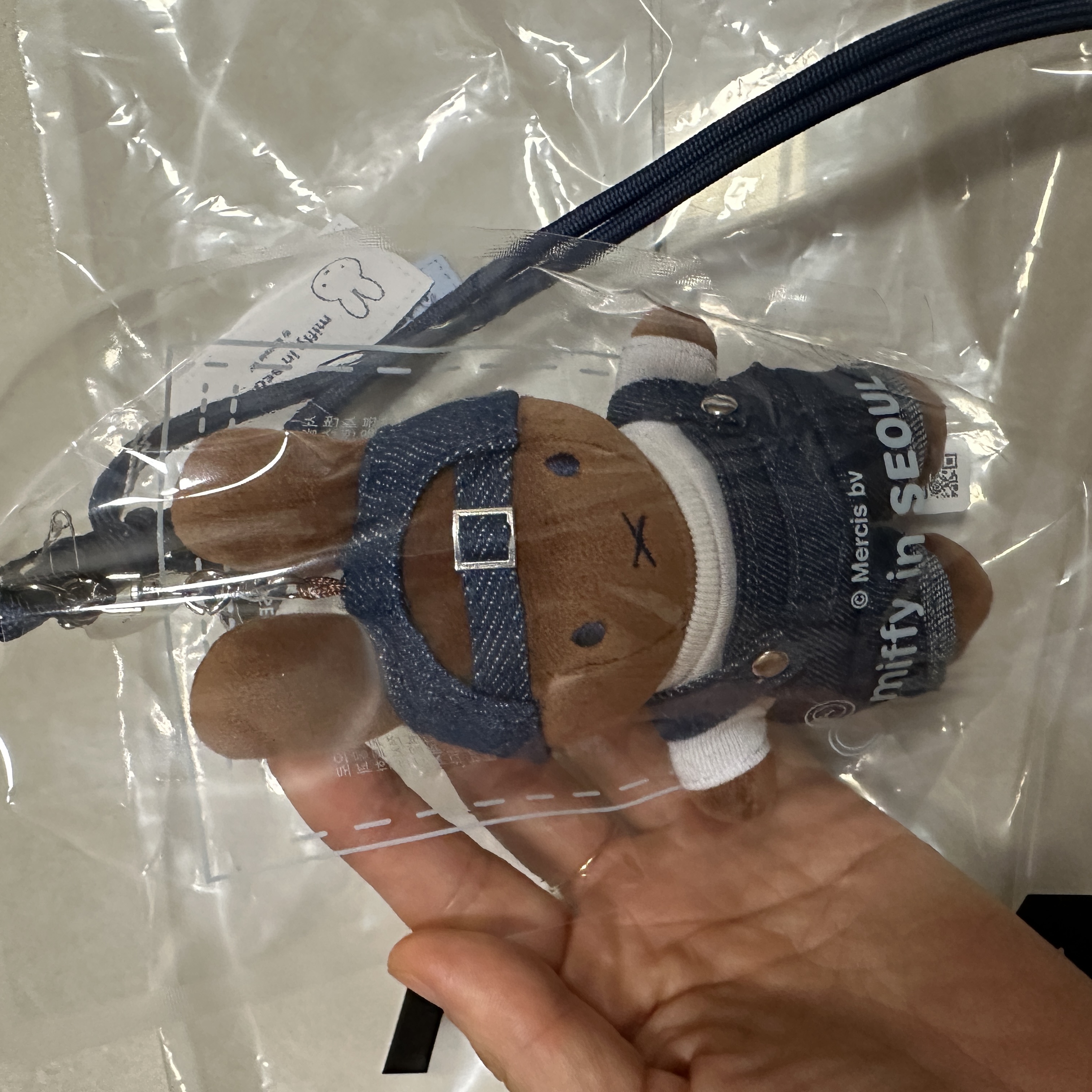 Miffy Seoul Denim Edition Poppy Keyring 착용 스타일