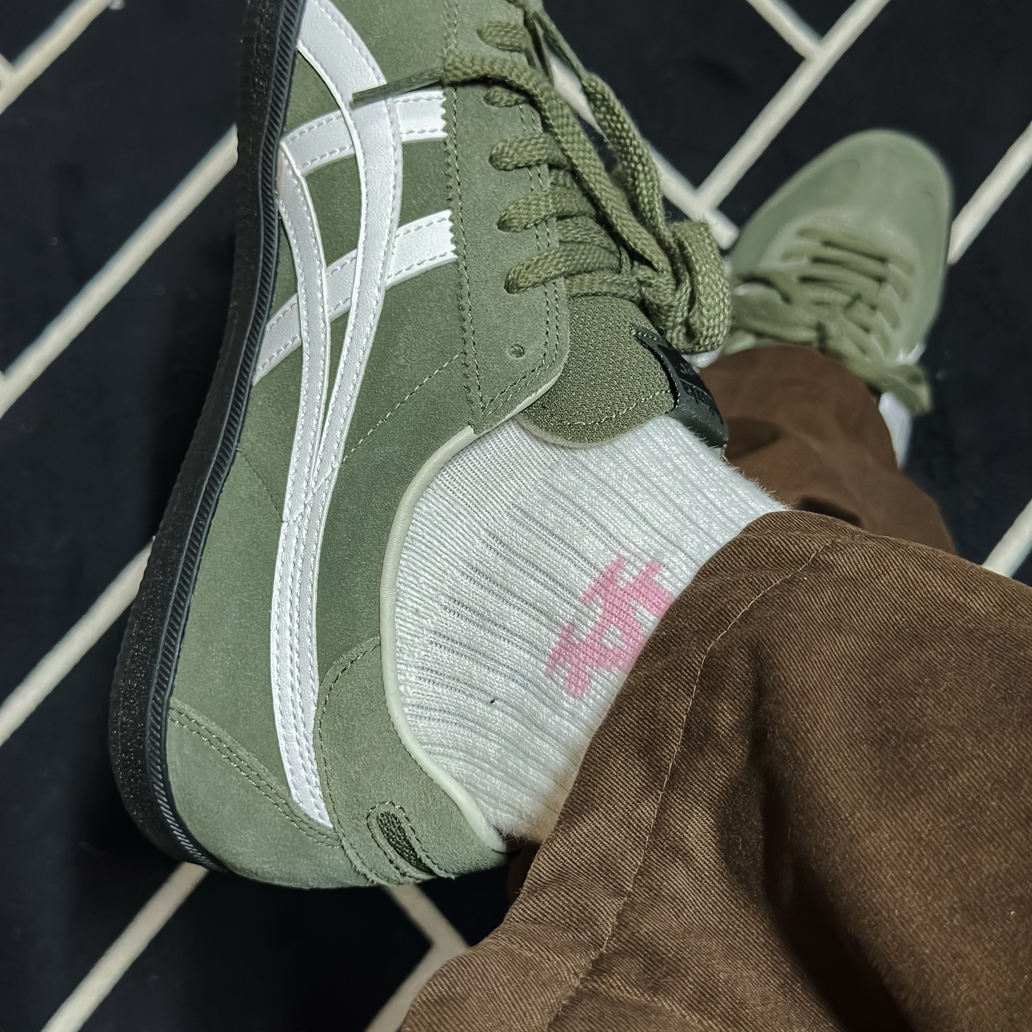 Onitsuka Tiger Tokuten Burnt Green 착용 스타일 - 1