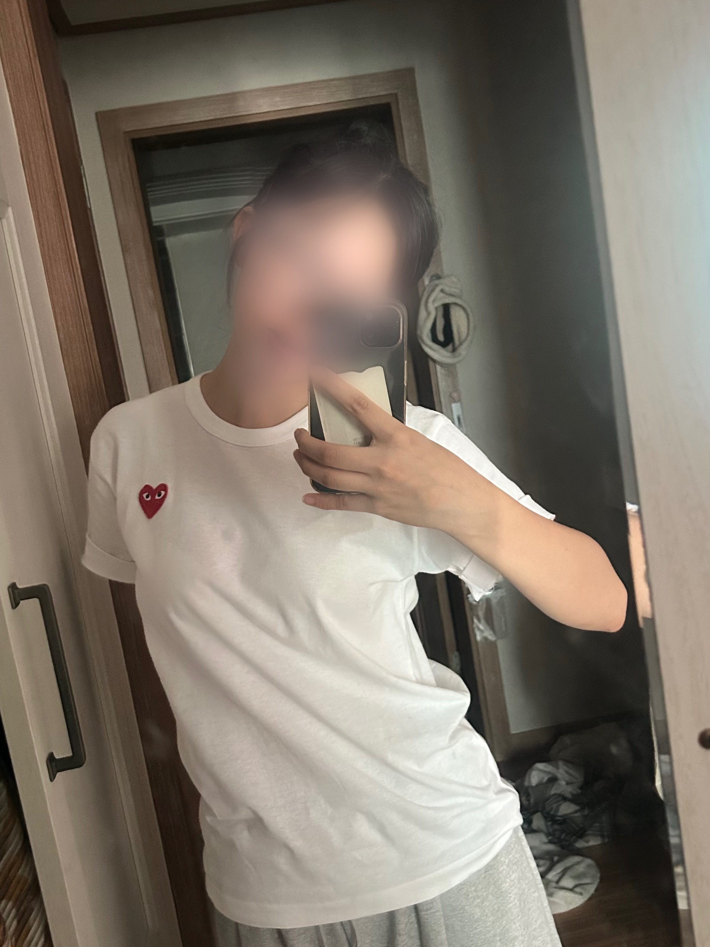 Play Comme des Garcons Red Heart T-Shirt White 착용 스타일