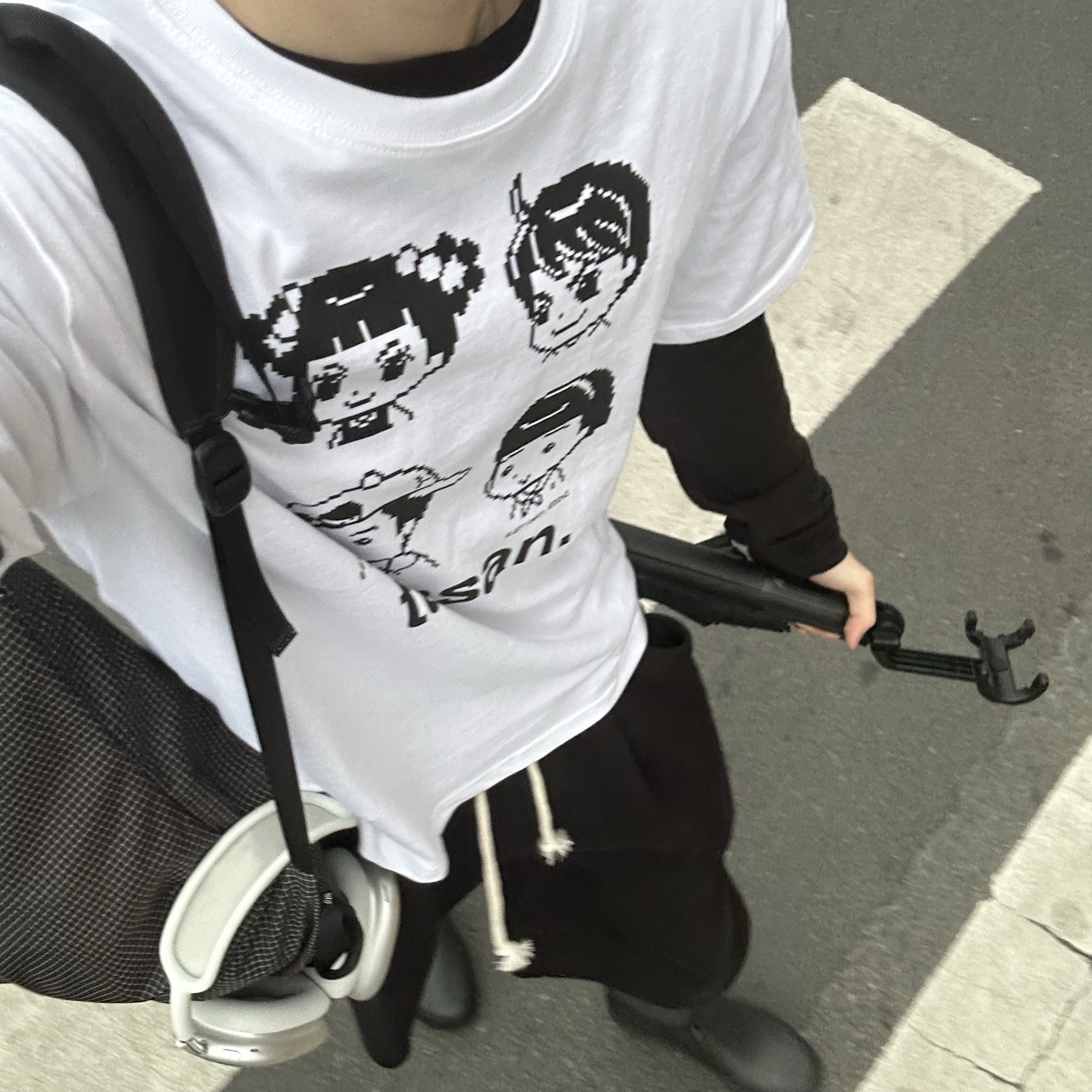 AMOU Molly One Tuck Bermuda Pants Black, Apple AirPods Max Lightning Silver (Korean Ver.) 착용 스타일 - 8