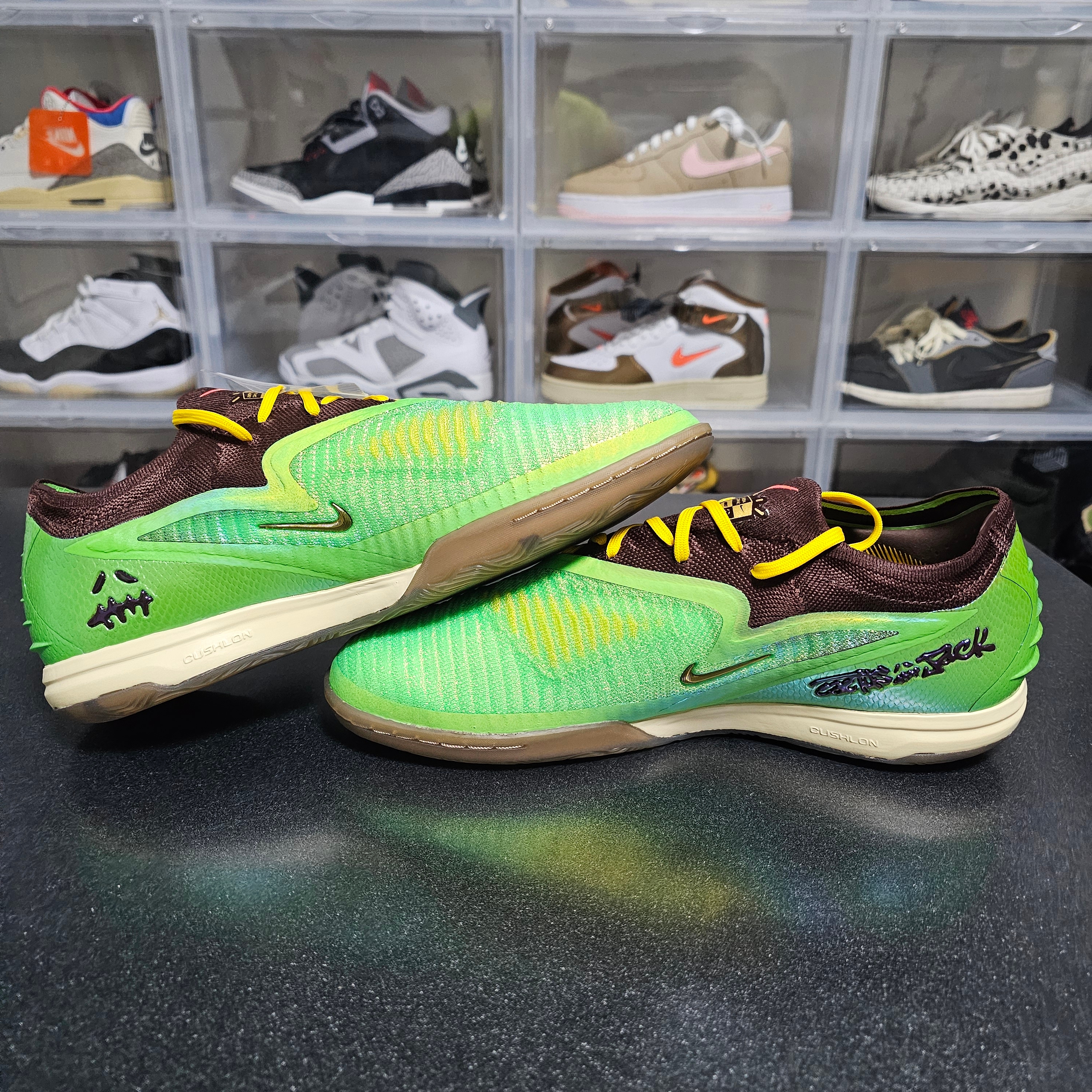 Nike x Travis Scott Cactus Jack Phantom 6 Low Indoor Earth and Metallic Gold 착용 스타일 - 6