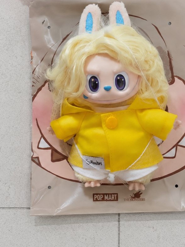 Pop Mart The Monsters Hair Salon Series Vinyl Plush After Rain (Opened Case) 착용 스타일