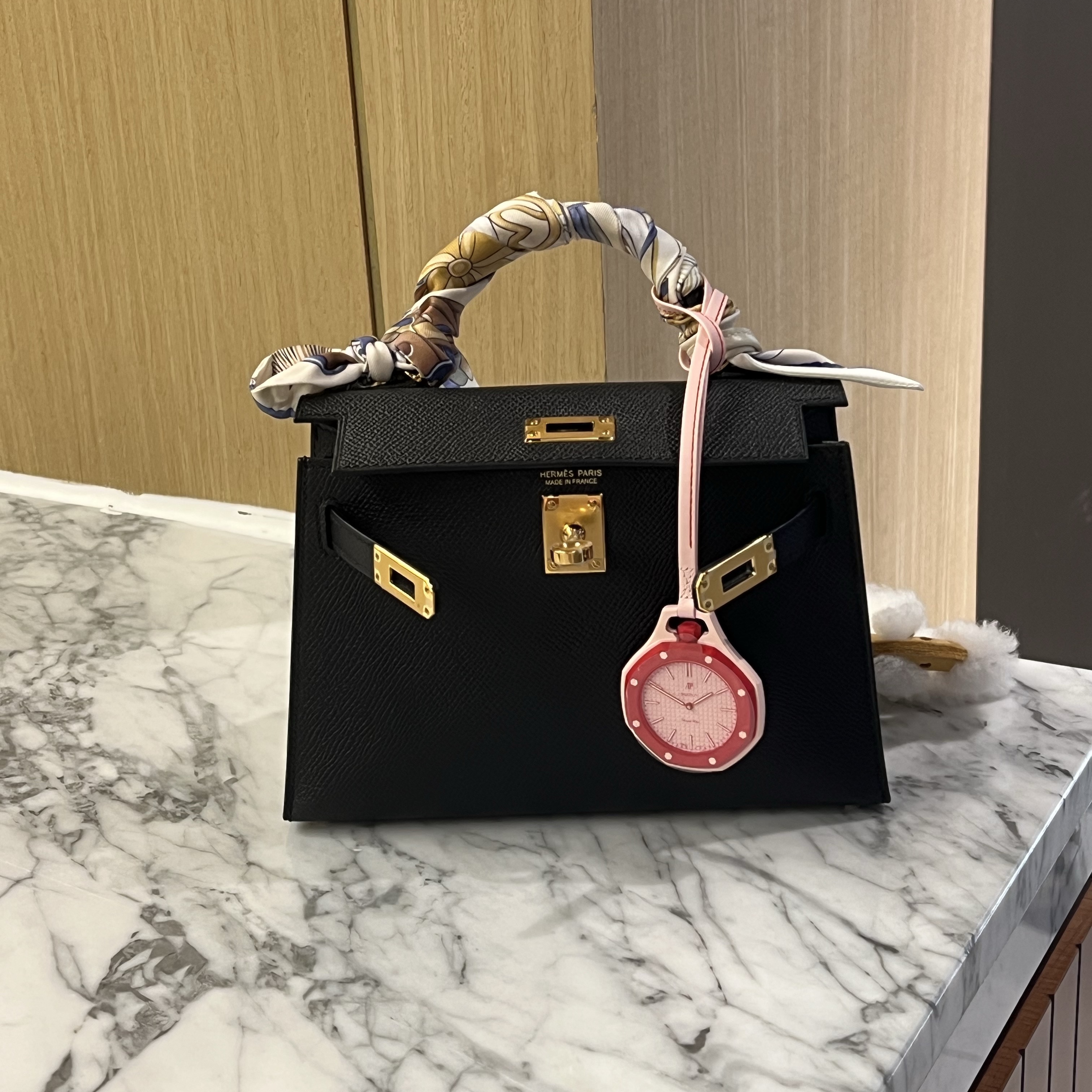 Swatch x Audemars Piguet Bioceramic Royal Pop Otto Rosso 착용 스타일