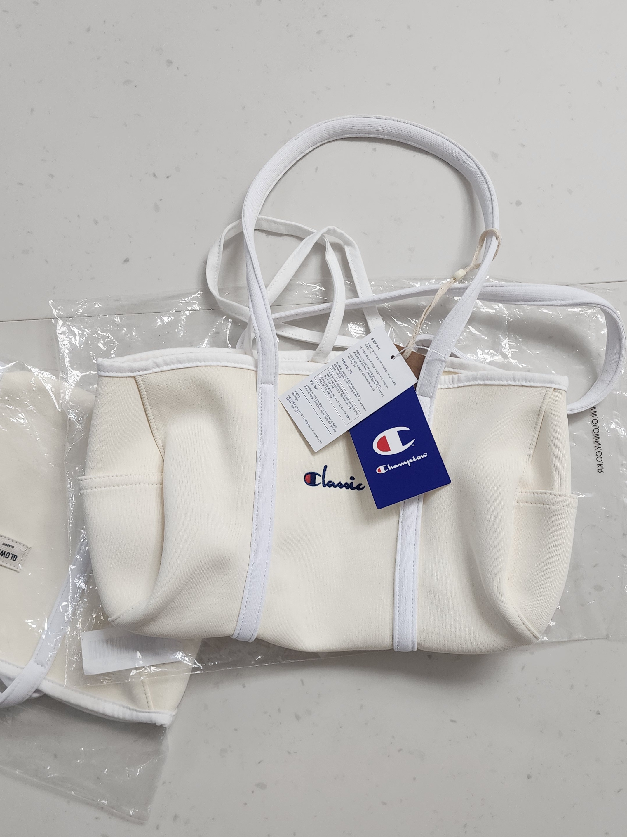 Glowny x Champion Cotton Jersey Bag Ivory 착용 스타일