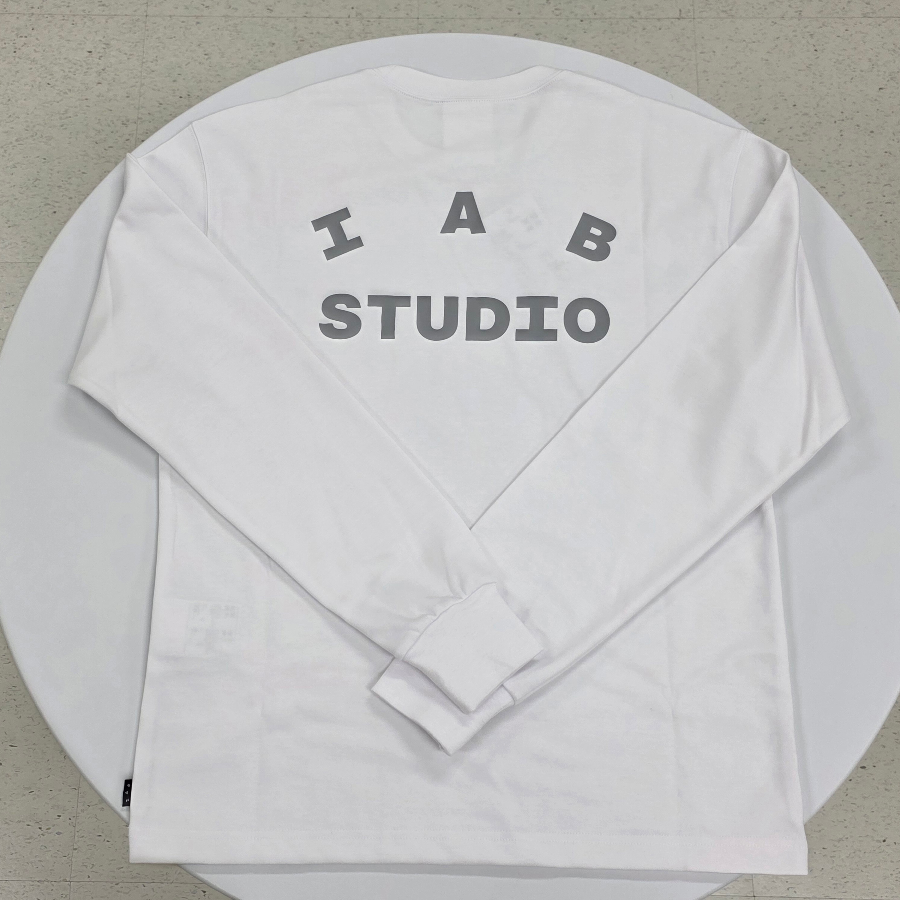 IAB Studio IAB Long Sleeve White - 26SS 착용 스타일