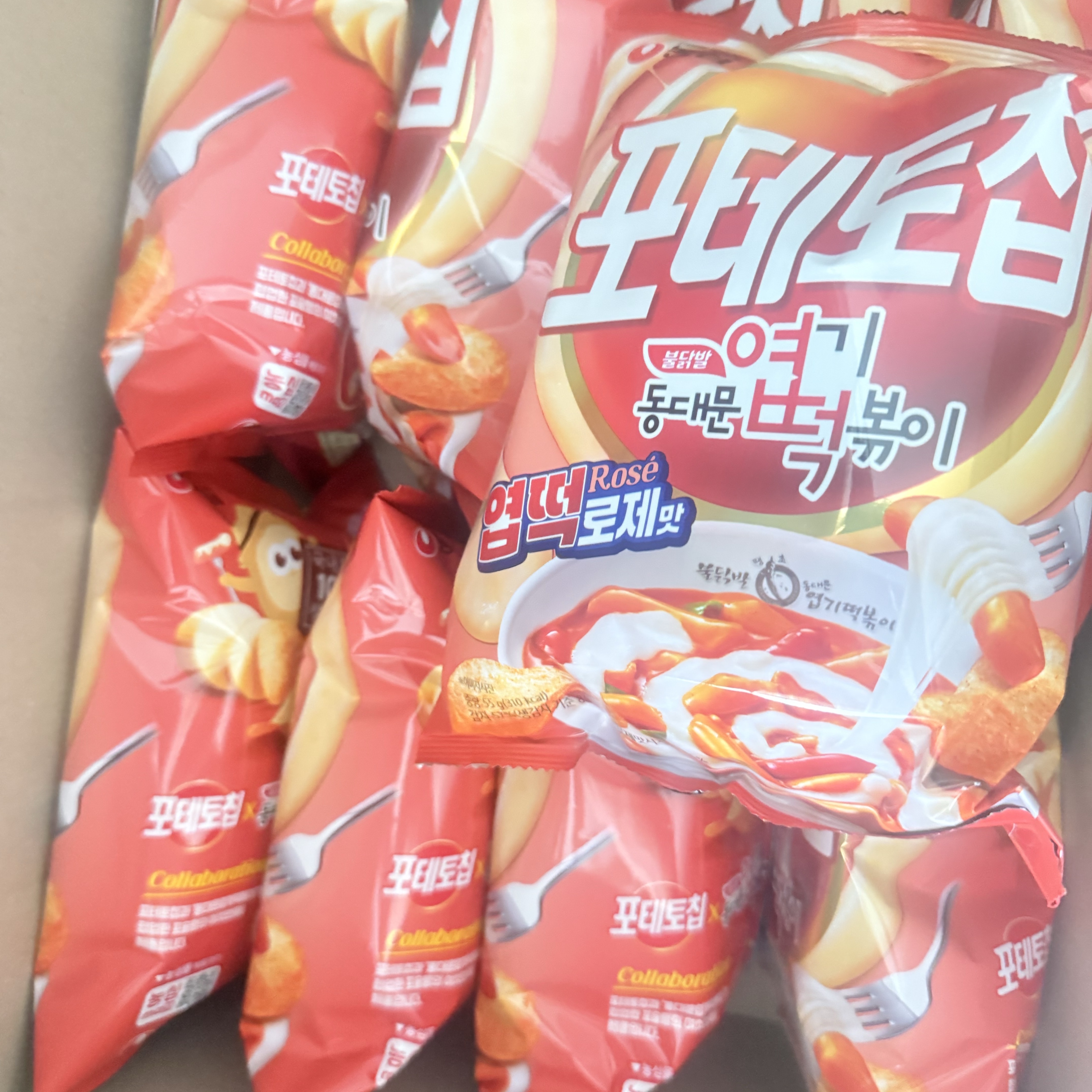 Nongshim Potato Chips (Yeop-tteok Rosé Flavor) 55g, 10 Packs 착용 스타일