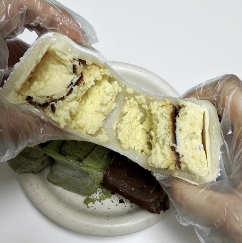 [KREAM 단독] What A Bread Mochi Cheesecake 착용 스타일 - 5