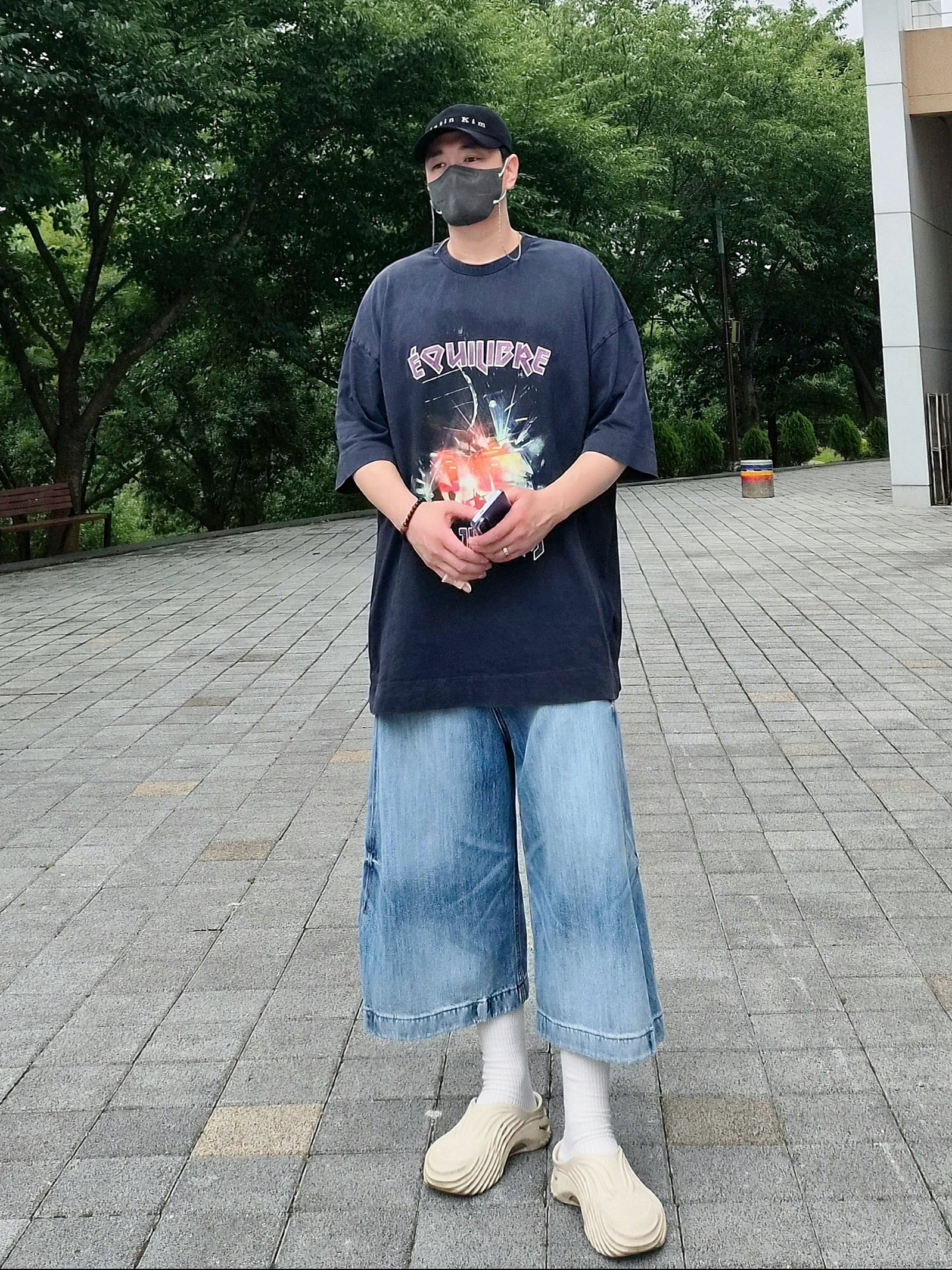 Matin Kim Matin Herringbone Typo Ball Cap Black, Crocs Echo Wave Clog Almond Tint 착용 스타일 - 2