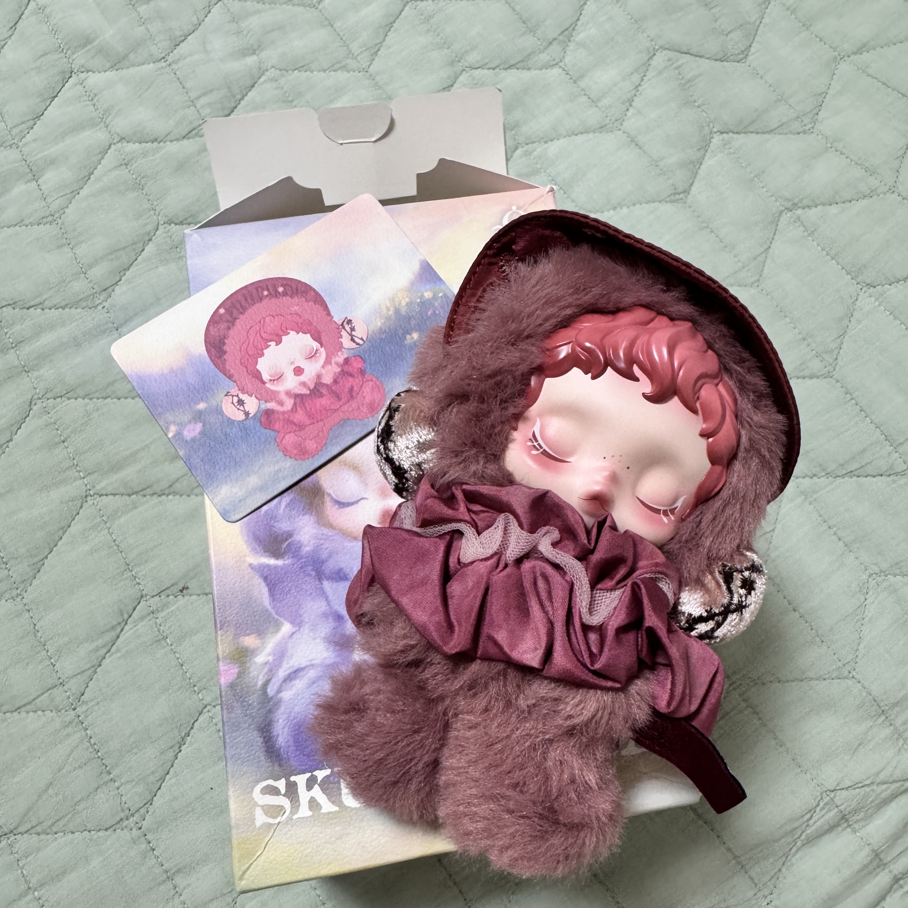 Pop Mart Skullpanda L’Impressionnisme Series Plush Doll Blossom (Opened Case) 착용 스타일