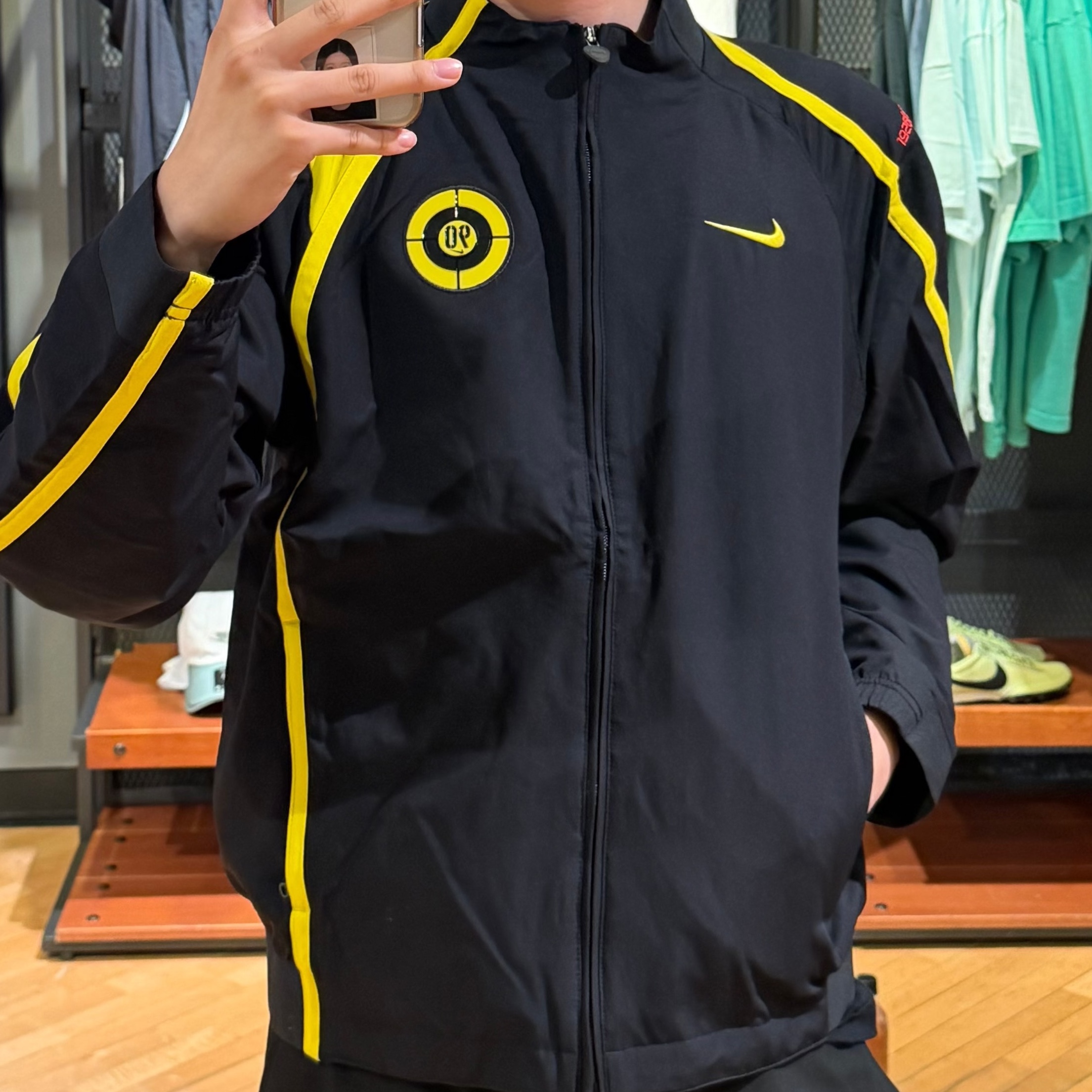 Nike Mad 90 Pack Laser 90 Woven Jacket Black Lightning (IU4687-010) 착용 스타일