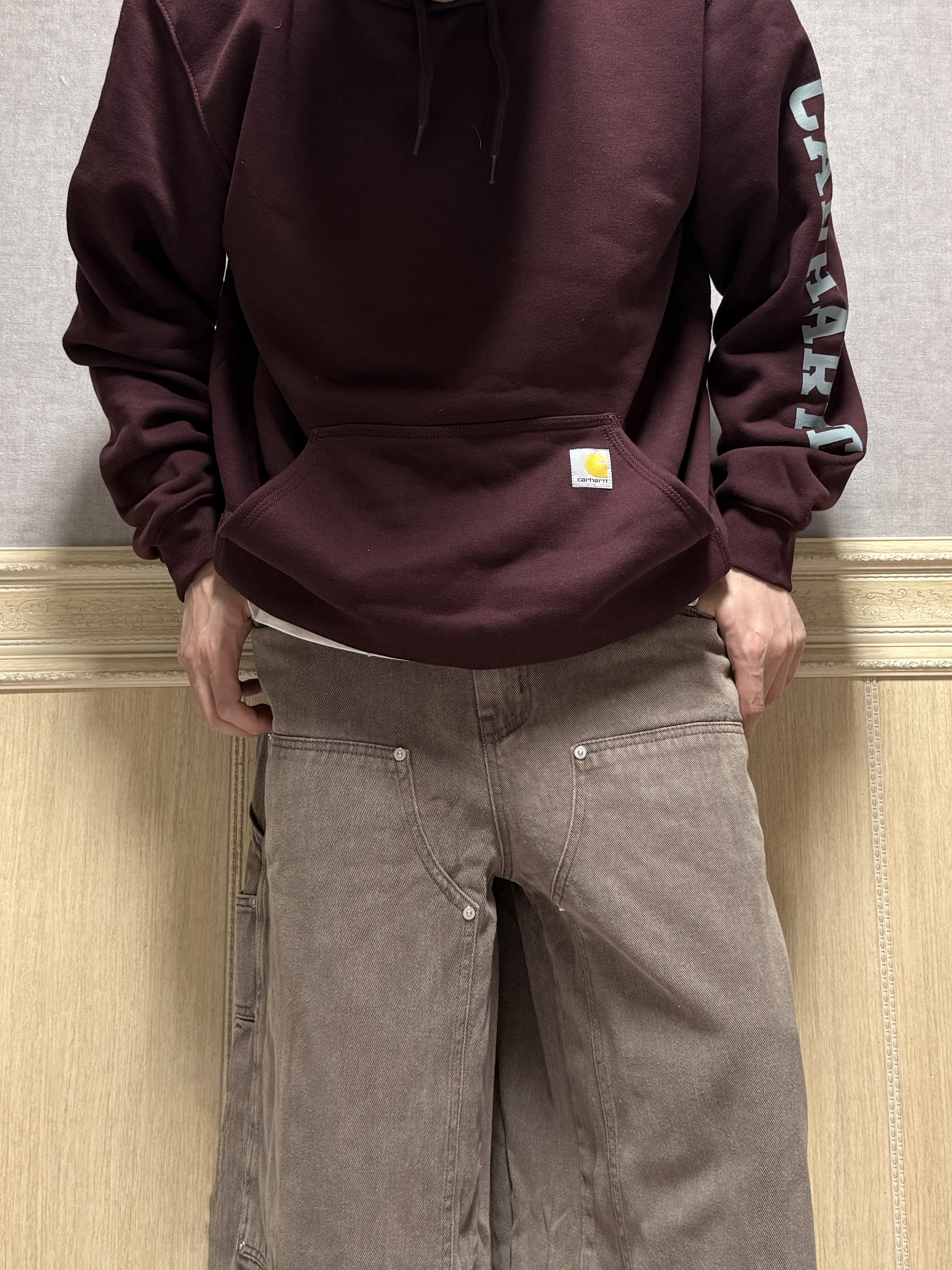 Carhartt Rain Defender Loose Fit Midweight Regular 1889 Graphic Sweatshirt Port, NOMANUAL C.D.L Bermuda Pants Mocha 착용 스타일 - 1