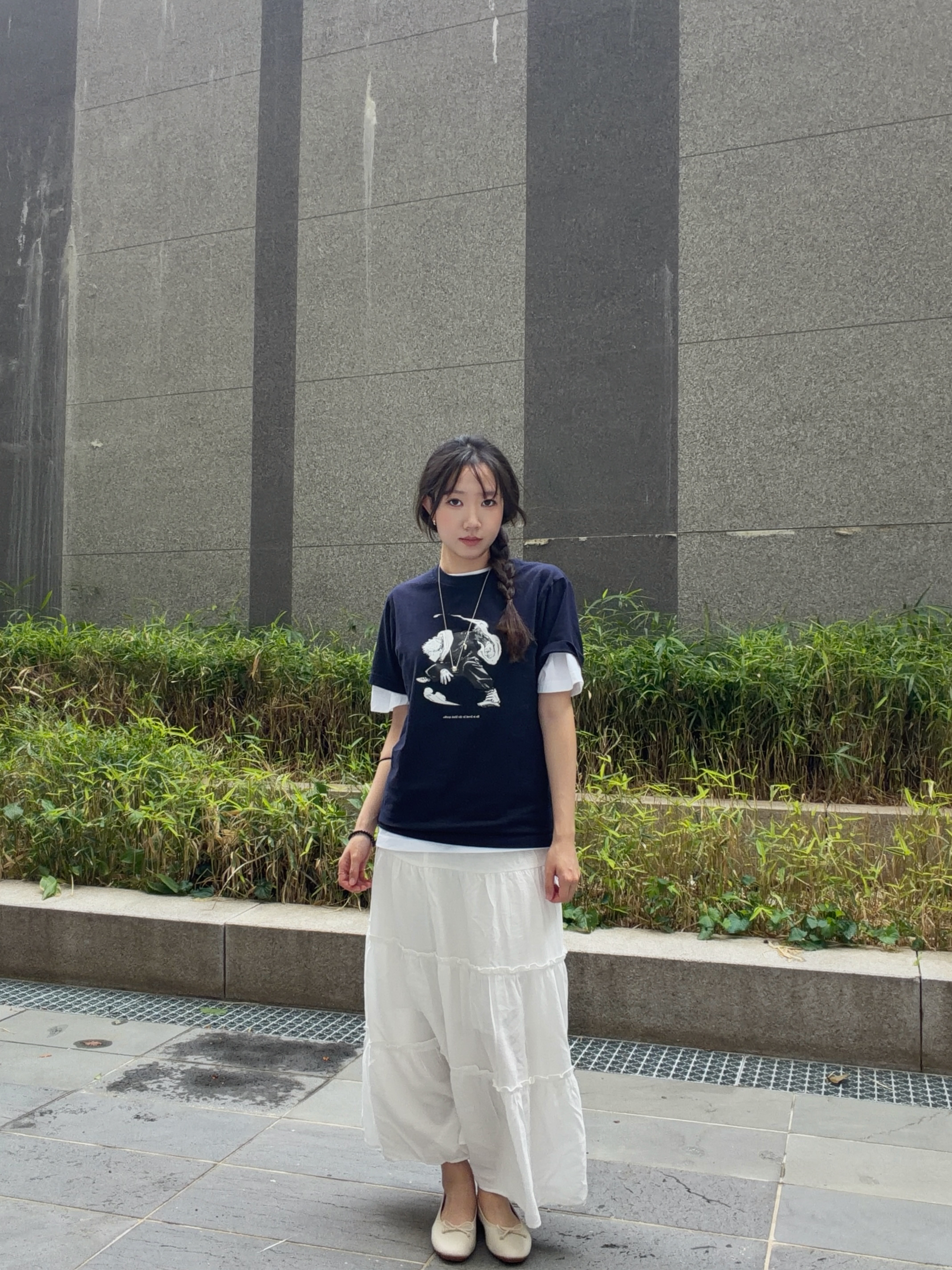Uniqlo UT Shueisha 100th Anniversary Jujutsu Kaisen T-Shirt Navy 착용 스타일 - 5