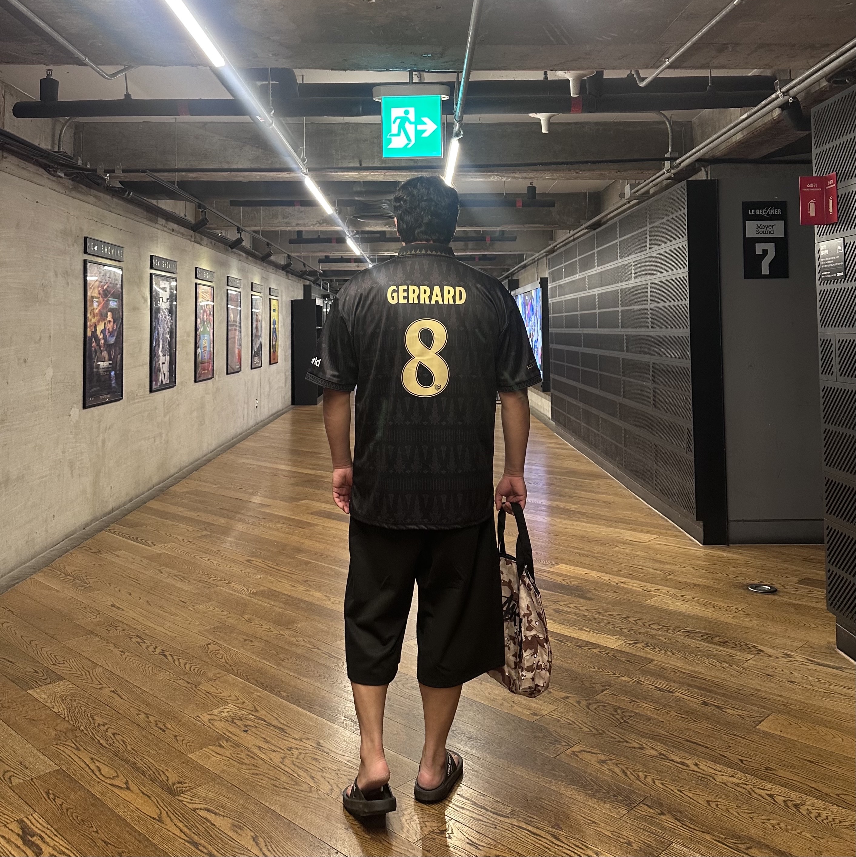[PRE-ORDER] FC SPEAR Jersey Black 2XL (Marking), Oofos x Takahiromiyashita The Soloist The Day The Whole World Went Away Flip-Flop Black 착용 스타일 - 2