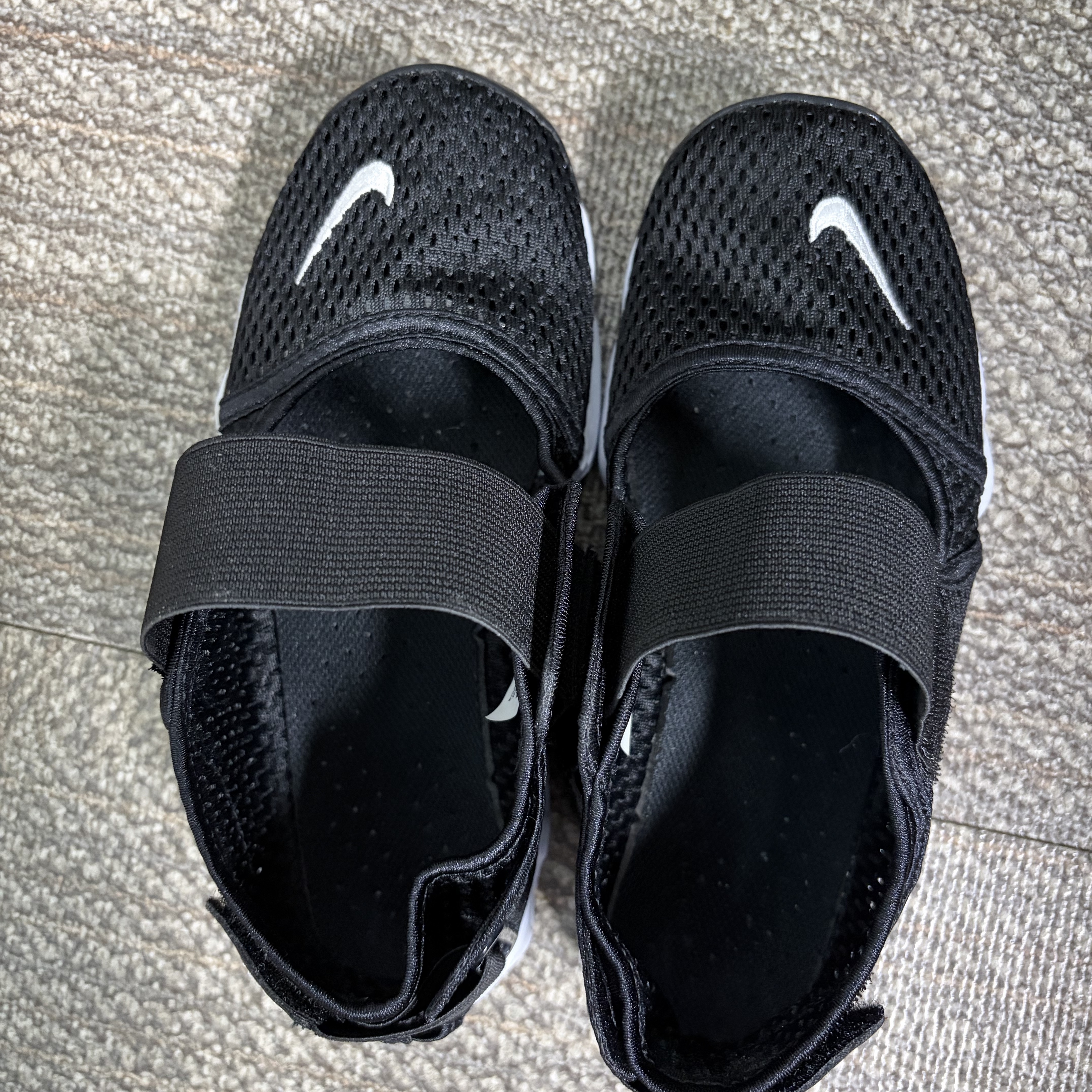 (GS/PS) Nike Air Rift Black White 착용 스타일 - 1