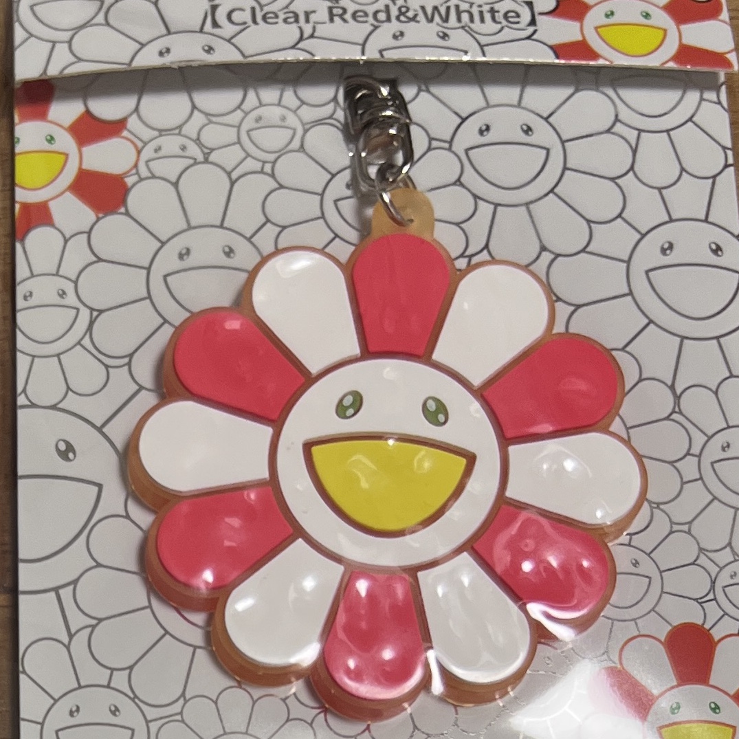 Kaikai Kiki Flower Rubber Keyring Clear Red White 착용 스타일