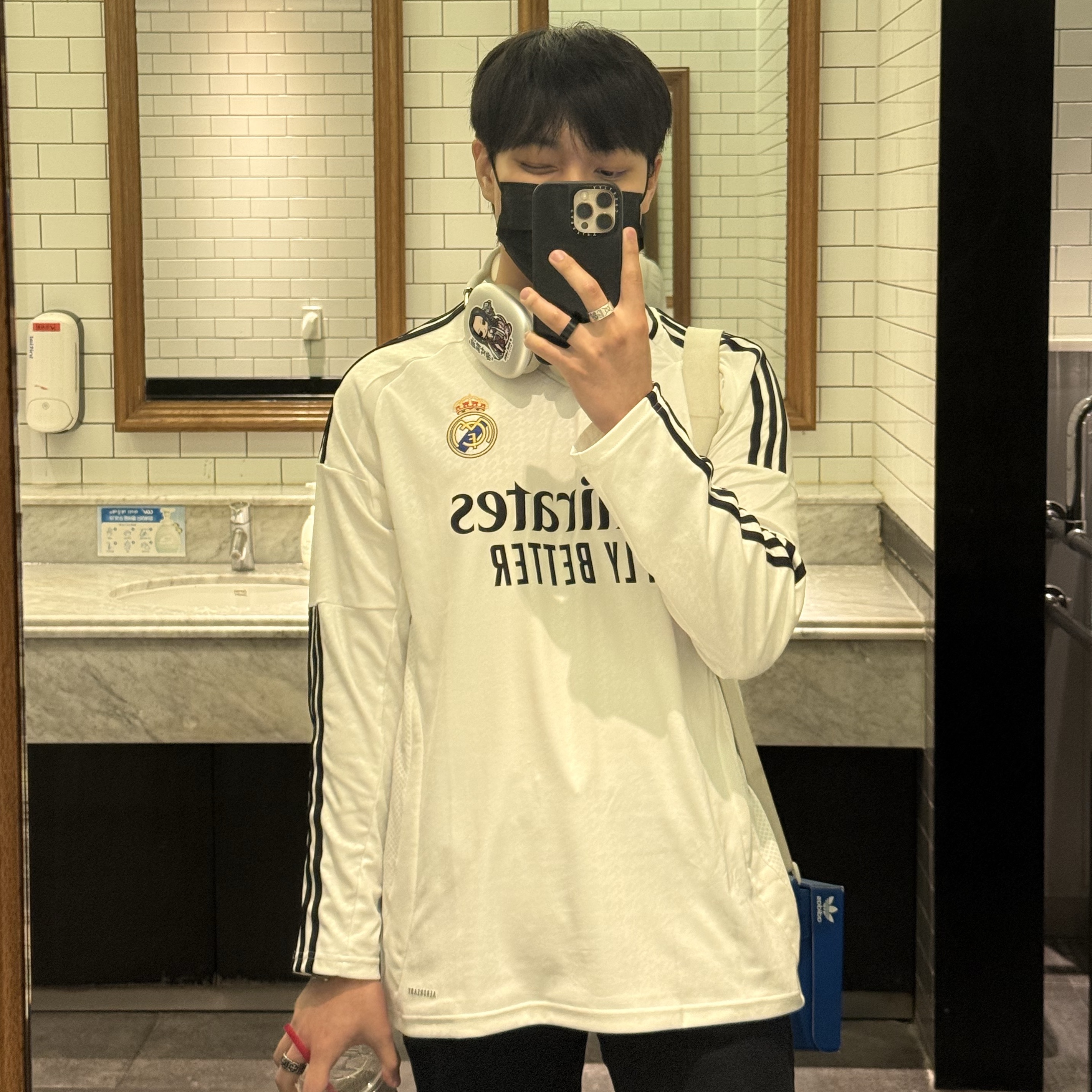 Adidas Real Madrid 2024/25 Home Long Sleeve Jersey White - KR Sizing (Non Marking Ver.), Apple AirPods Max Lightning Silver (Korean Ver.) 착용 스타일