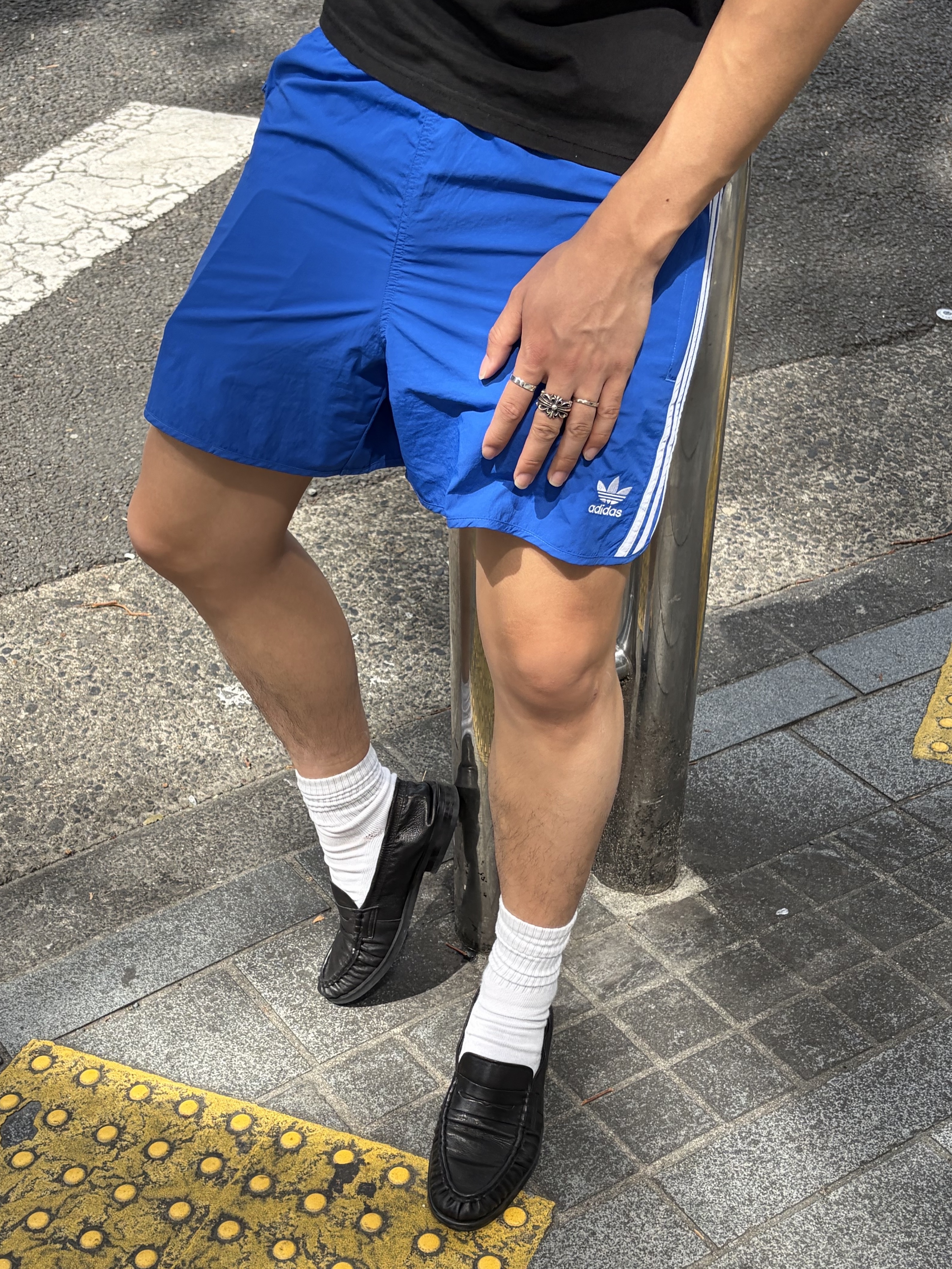 Adidas Adicolor Classic Sprinter Shorts Semi Lucid Blue, Adidas x Kith x Messi Football Monogram Short Blue - KR Sizing 착용 스타일 - 2