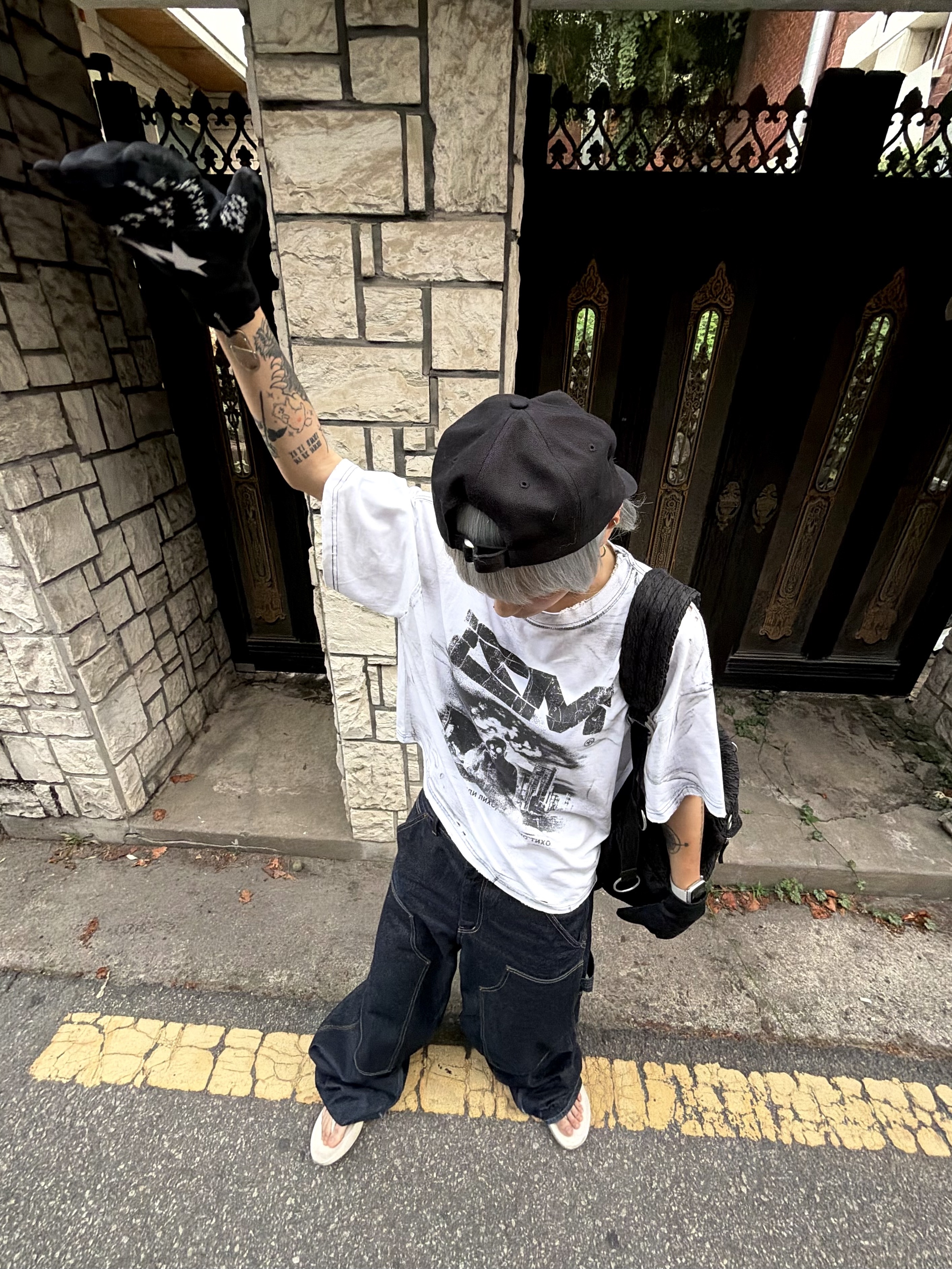 Adidas x BAPE Camo Gloves Black 착용 스타일