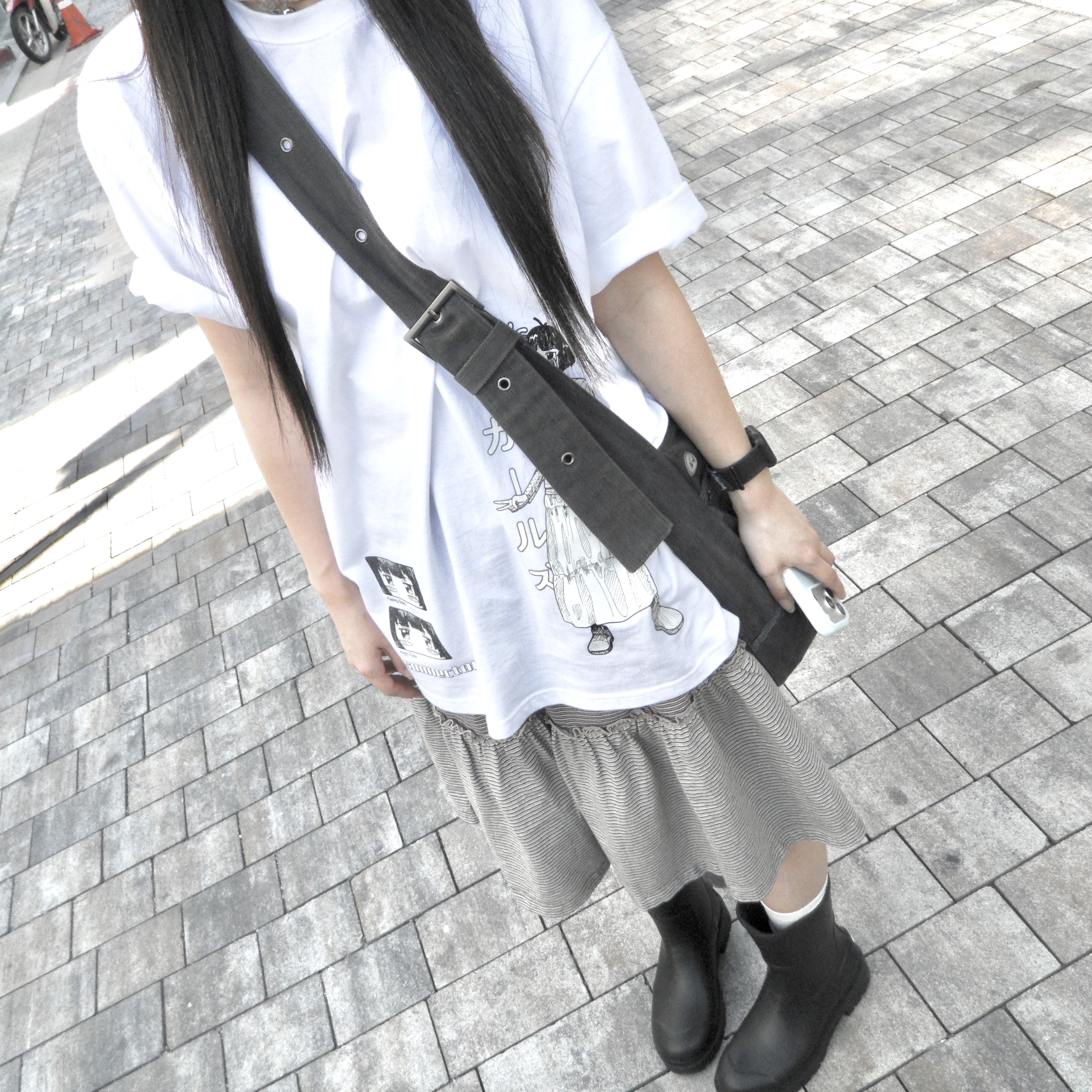 COYSEIO Colored Stripe Midi Skirt Grey Beige, COYSEIO Stripe Point Cross Bag Charcoal 착용 스타일