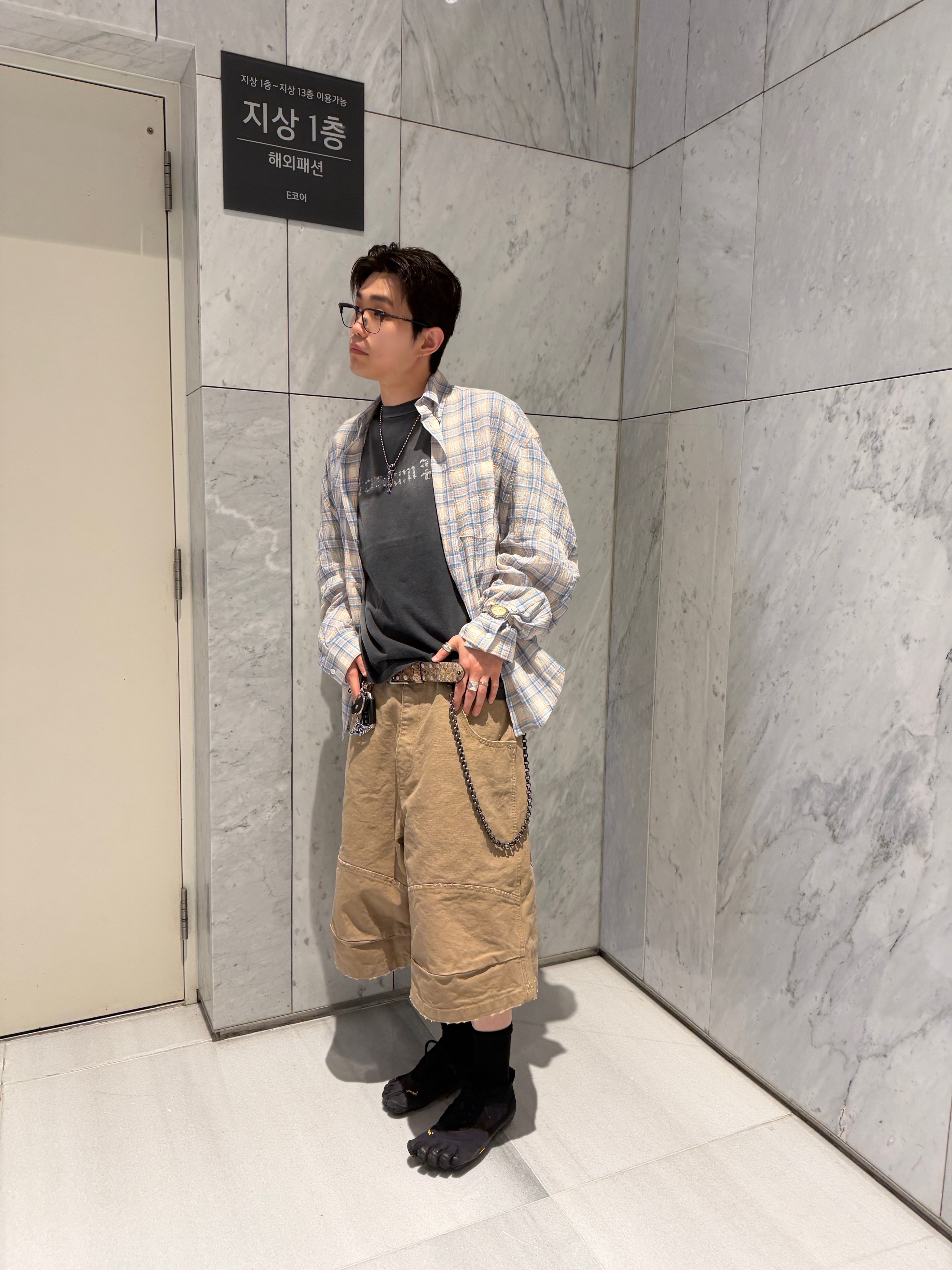 MJD Canvas 3D Knee Shorts Beige, MJD Oversized Drippy Shirt Blue 착용 스타일 - 3