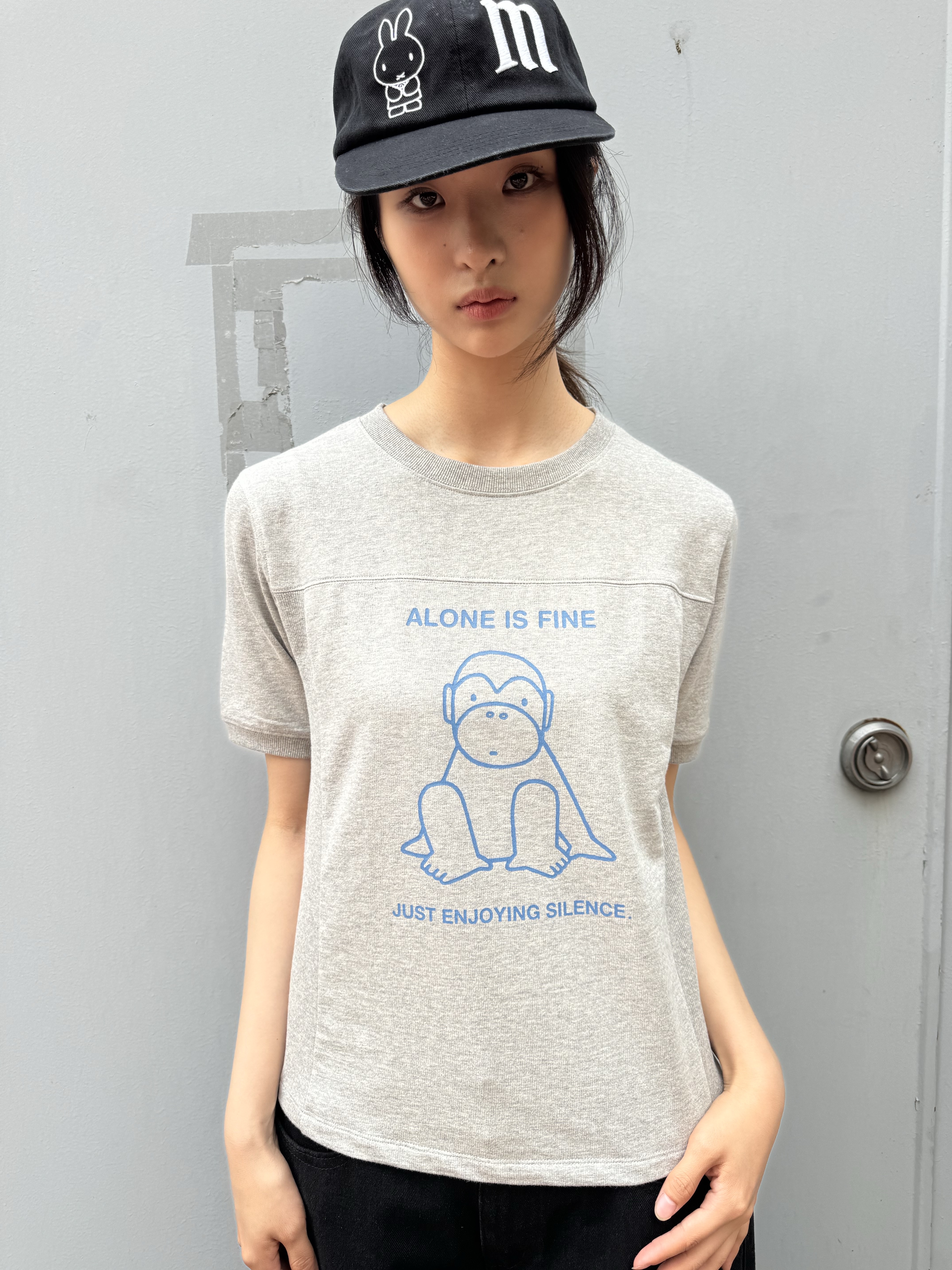 MILLO WOMEN x miffy Silence Monkey Jersey T-Shirt Melange Gray, MILLO WOMEN x miffy Miffy Signature Cap Black 착용 스타일 - 4