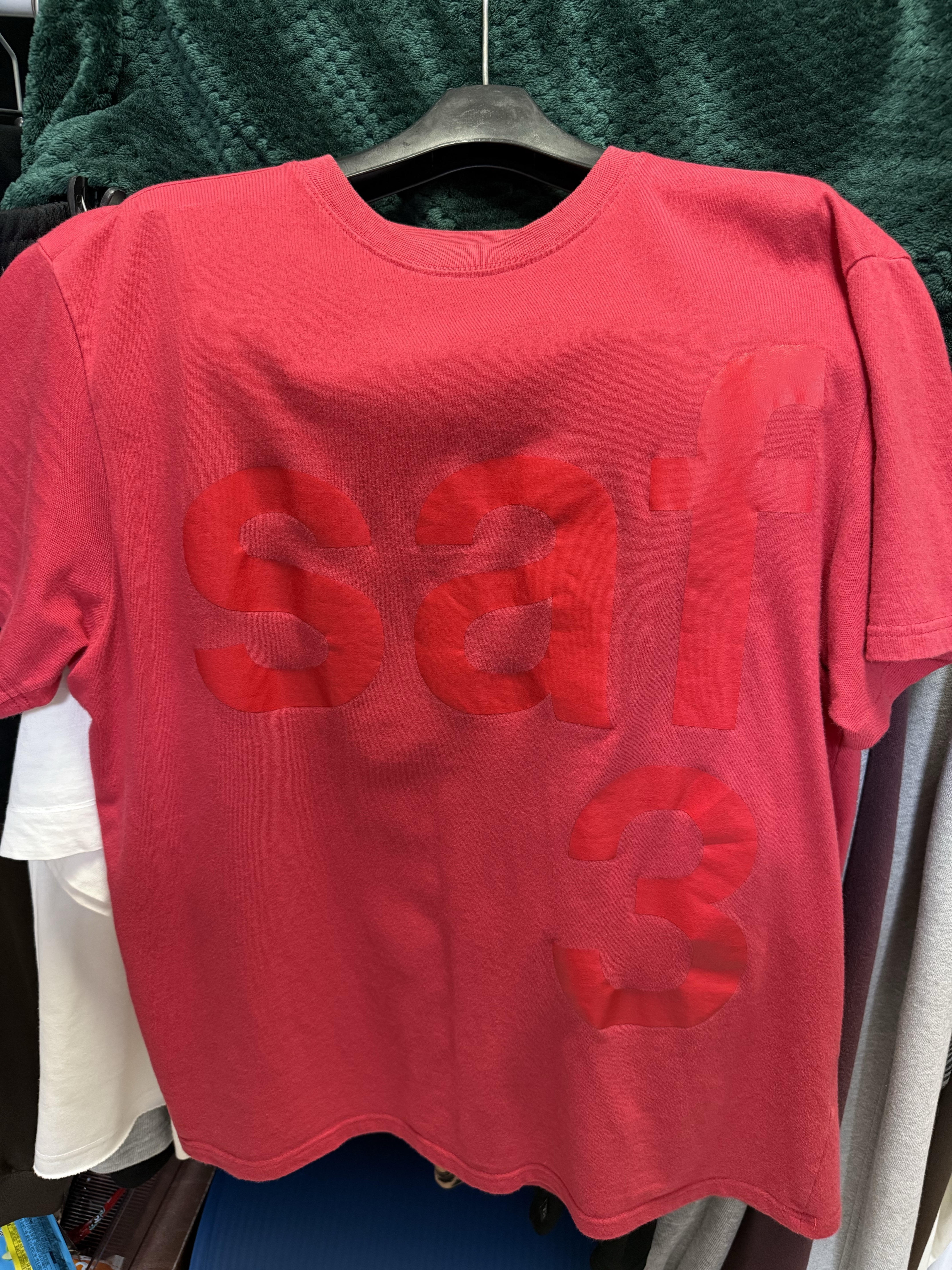 [KREAM 단독] Safarispot Basic Safari T-Shirt Red 착용 스타일