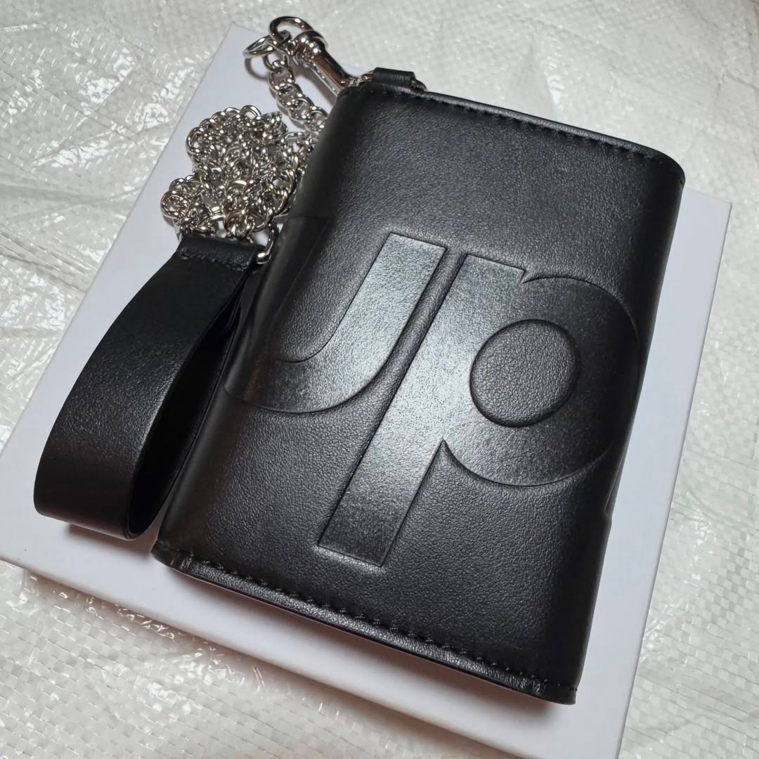 Supreme Leather Chain Wallet Black 착용 스타일 - 4