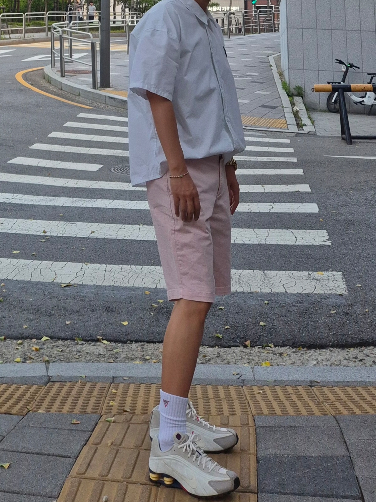 Gucci Print Cotton Baseball Hat Blue, Nike Shox R4 PRM Light Iron Ore and Phantom 착용 스타일 - 3