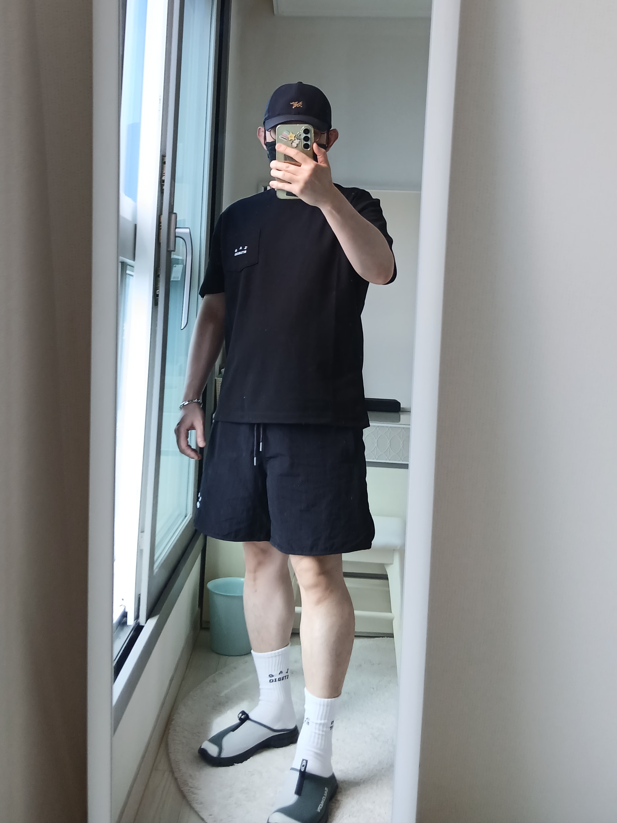 Arc'teryx Small Bird Cap Black, IAB Studio IAB Shorts Black 착용 스타일 - 4