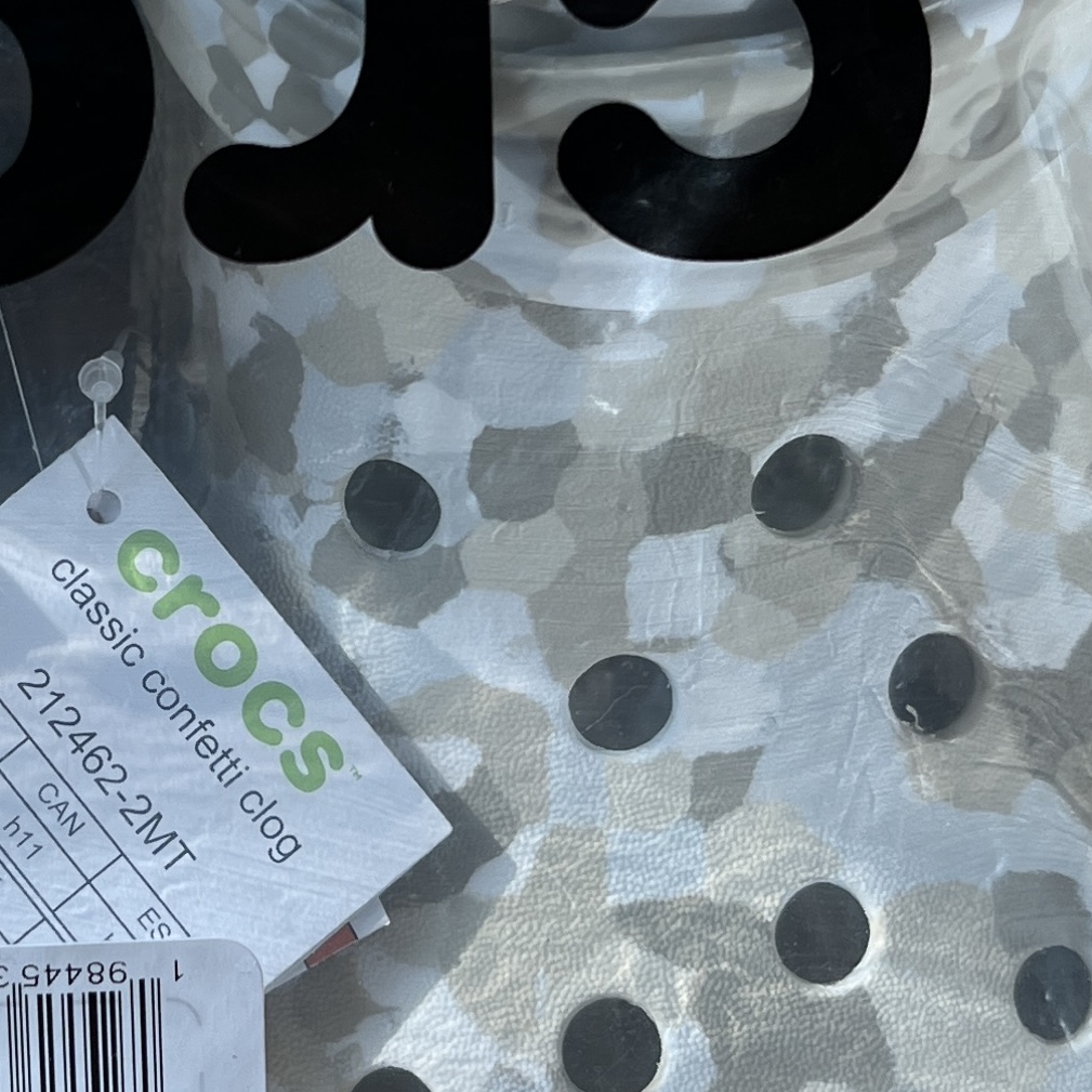 Crocs Classic Confetti Clog Summit White Multi 착용 스타일
