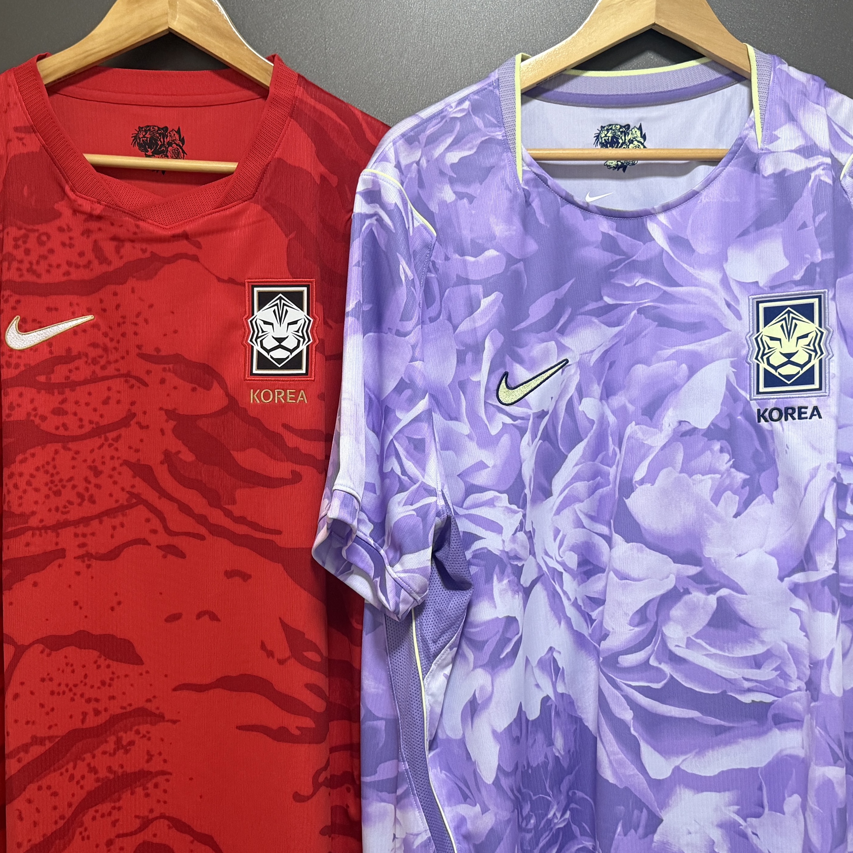 Nike Korea 2026 Stadium Home Dri-Fit Soccer Replica Jersey Global Red Black (Non Marking Ver.), Nike Korea 2026 Stadium Away Dri-Fit Soccer Replica Jersey Space Purple Amethyst Tint (Non Marking Ver.) 착용 스타일
