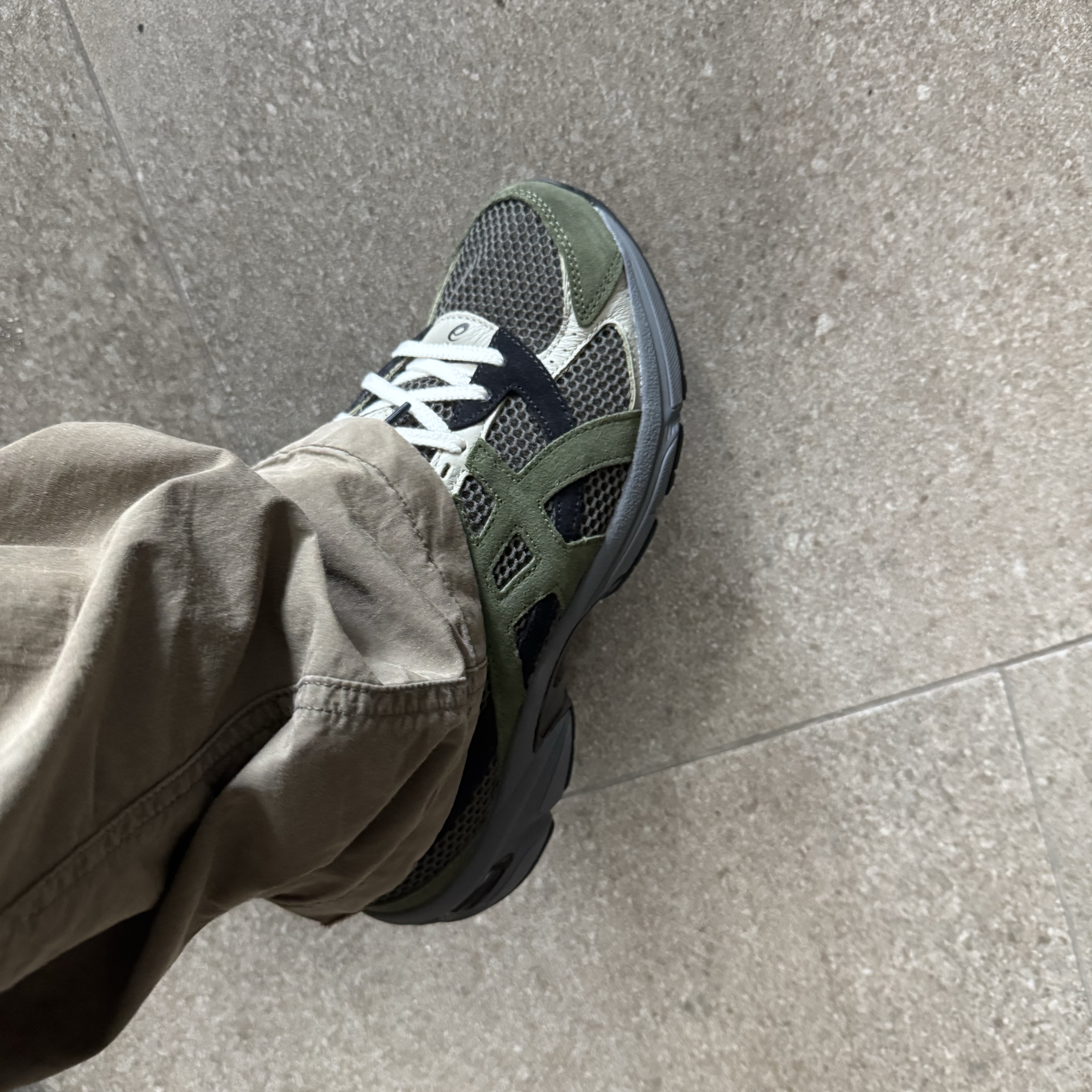 Asics Gel-1130 SMU Olive Canvas Smog Green 착용 스타일 - 1