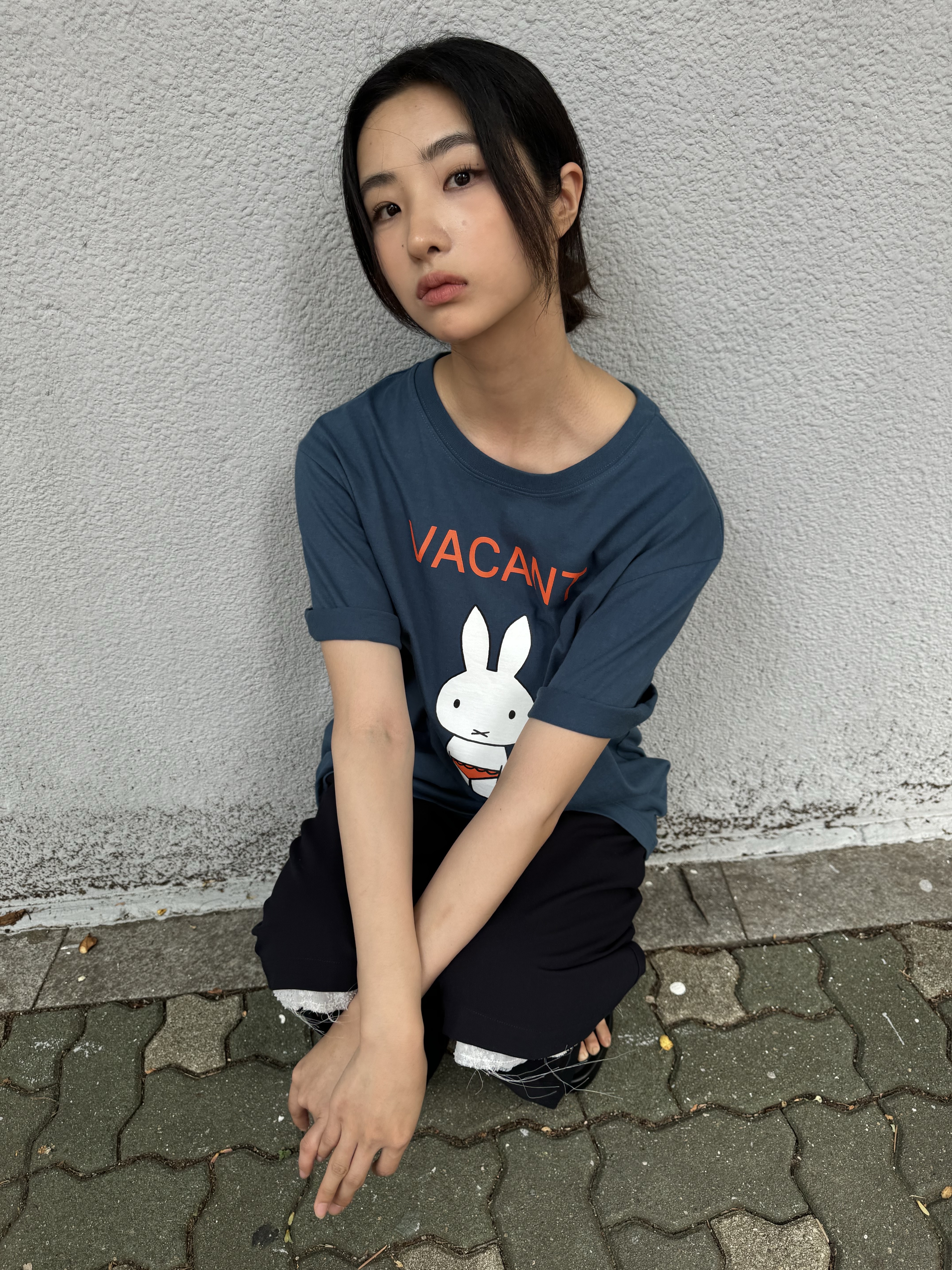 MILLO WOMEN x miffy Vacant Miffy T-Shirt Deep Blue 착용 스타일 - 3