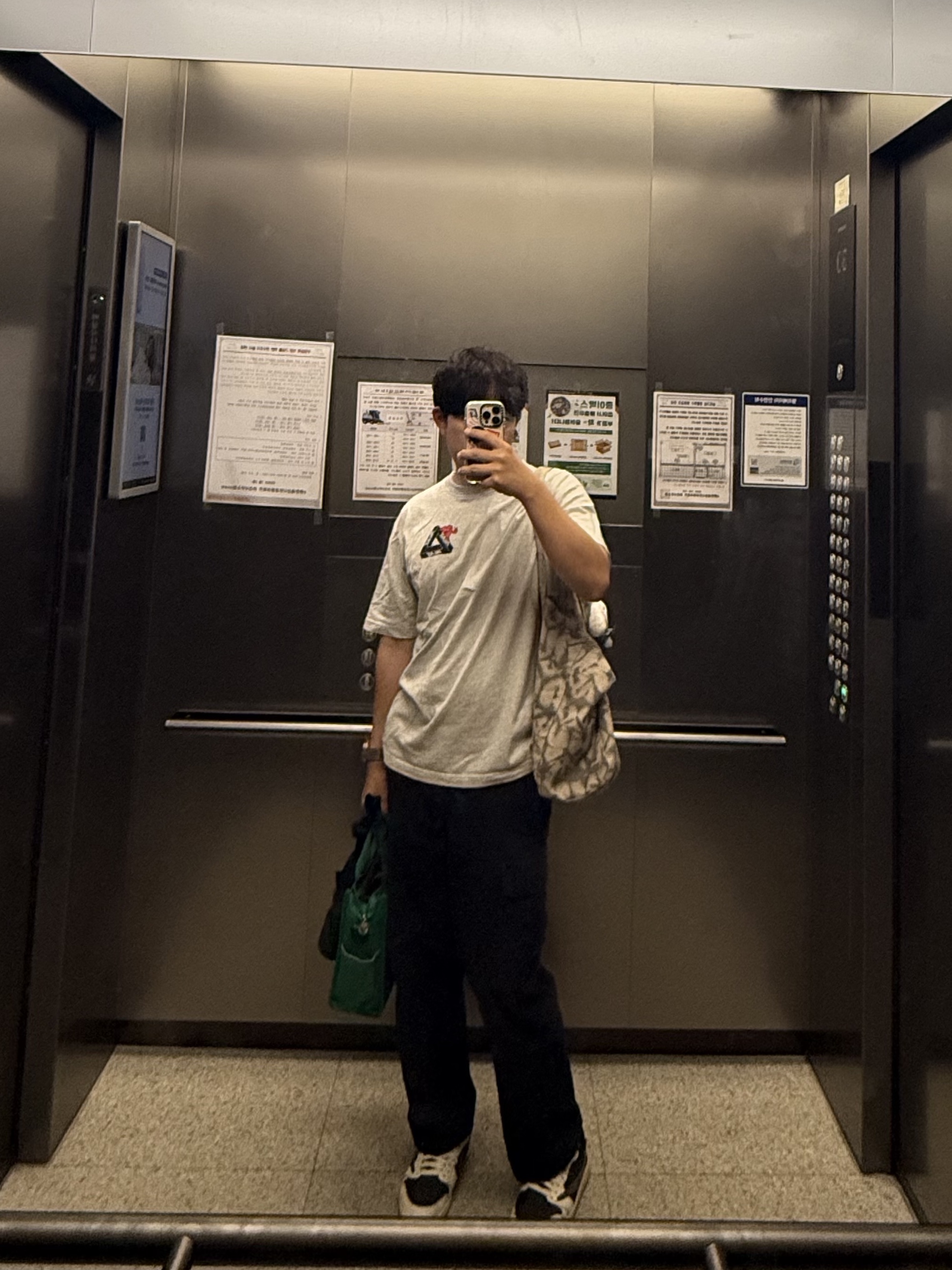 Palace Tri-Hearts T-Shirt Grey Marl - 24SS 착용 스타일