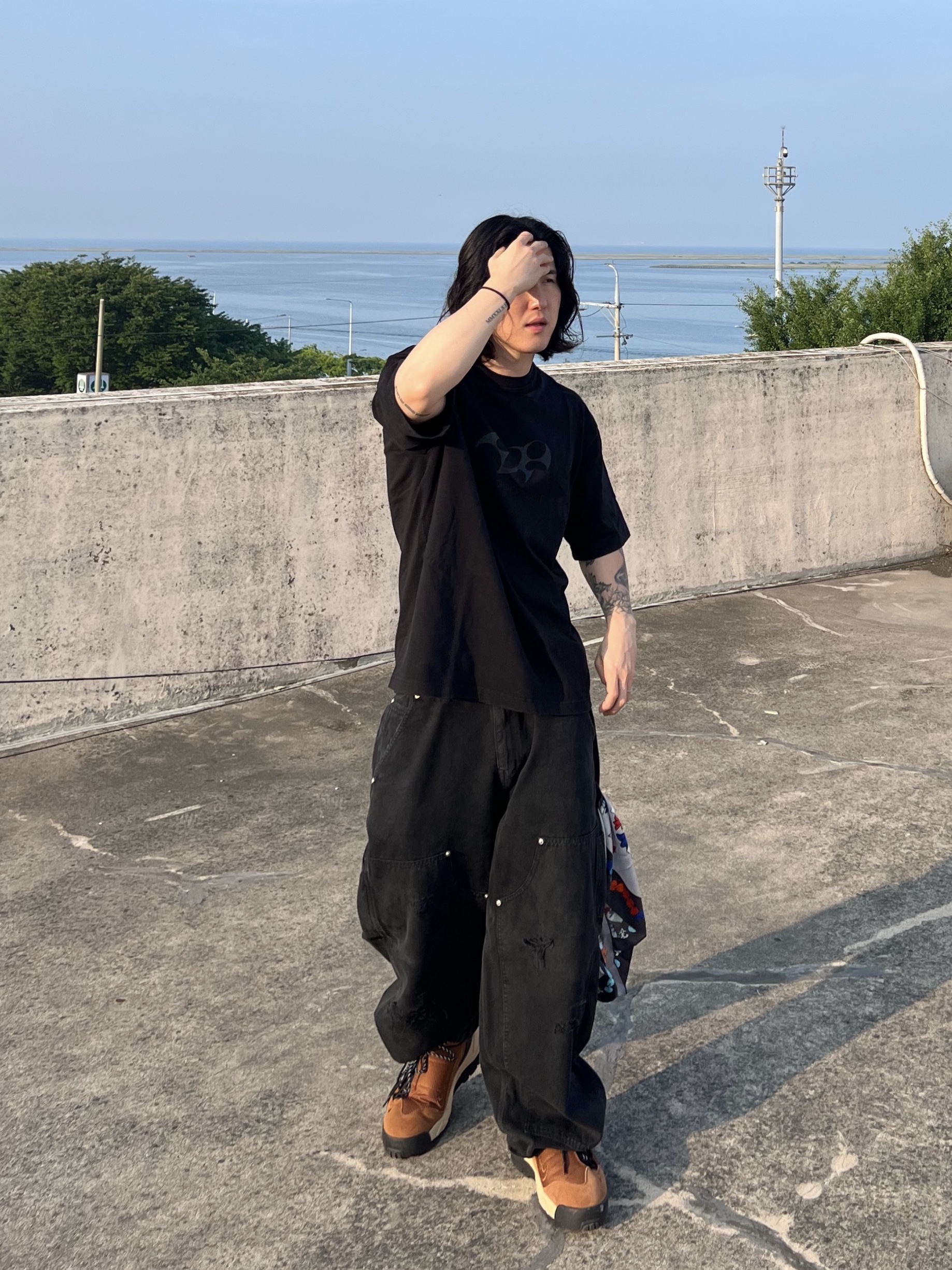 Awende Requiem Silk Scarf Multi, Nike x Sacai Magmascape SP Pecan 착용 스타일 - 4