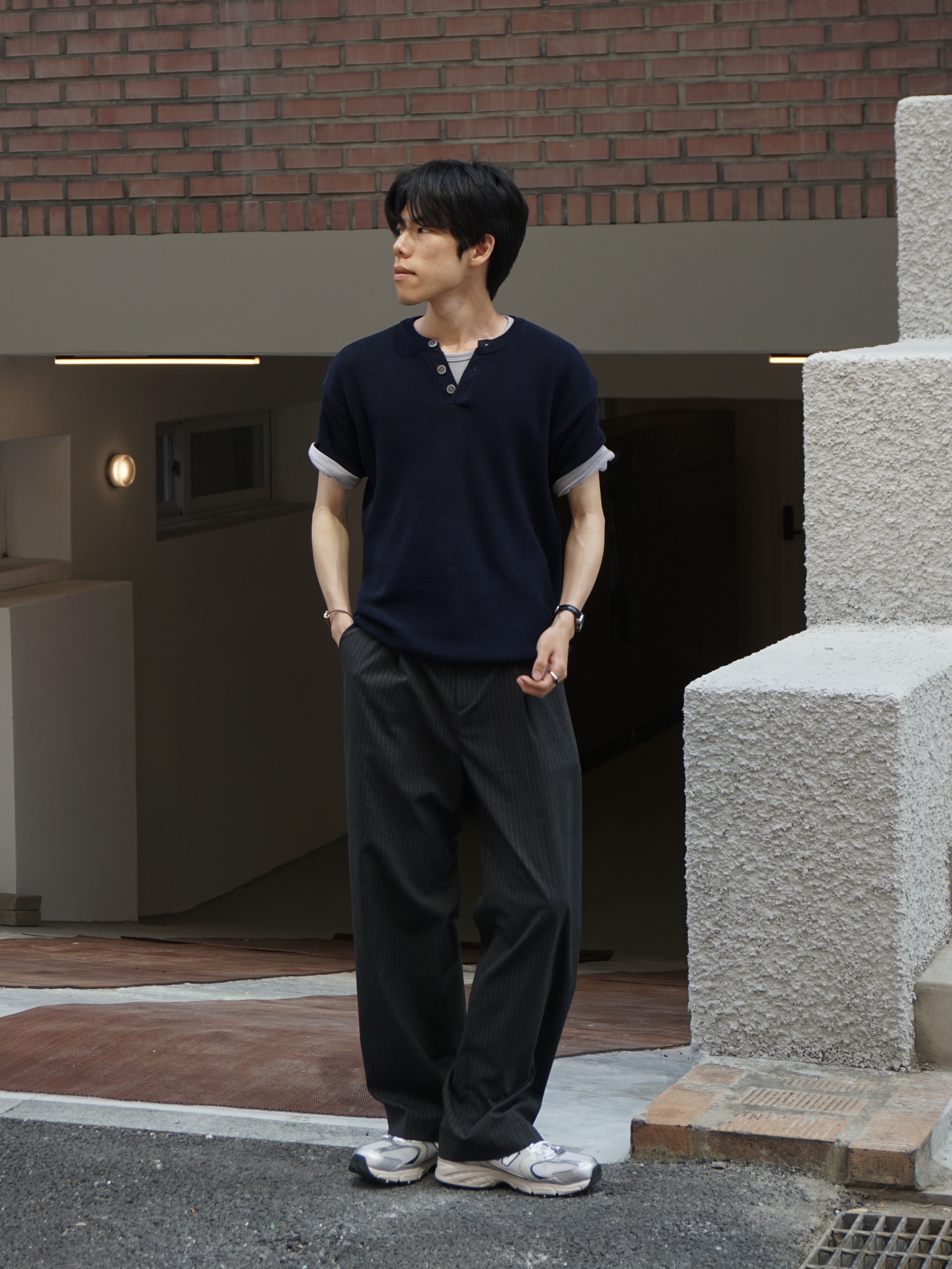 Knitted Coolever Henley Neck Half Sleeve Knit NVAY 착용 스타일 - 1