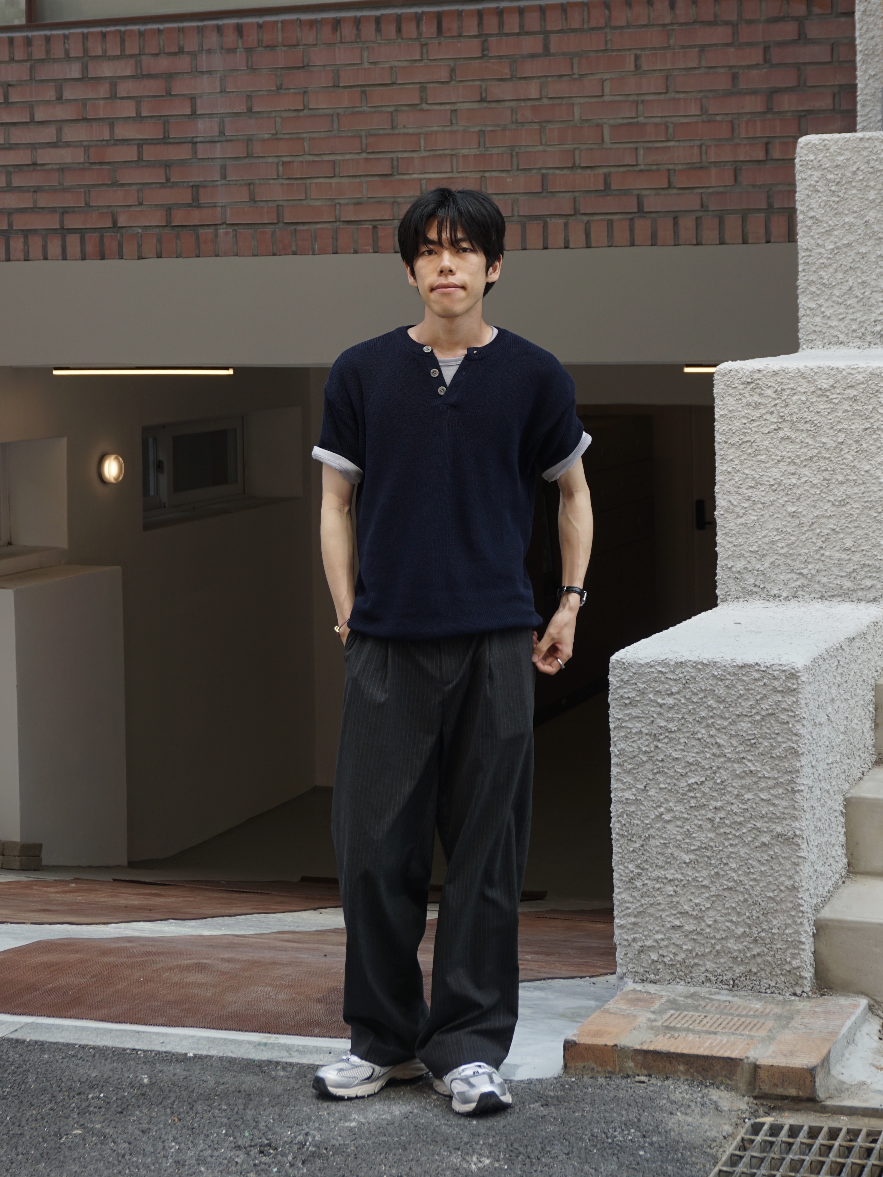 Knitted Coolever Henley Neck Half Sleeve Knit NVAY 착용 스타일 - 2