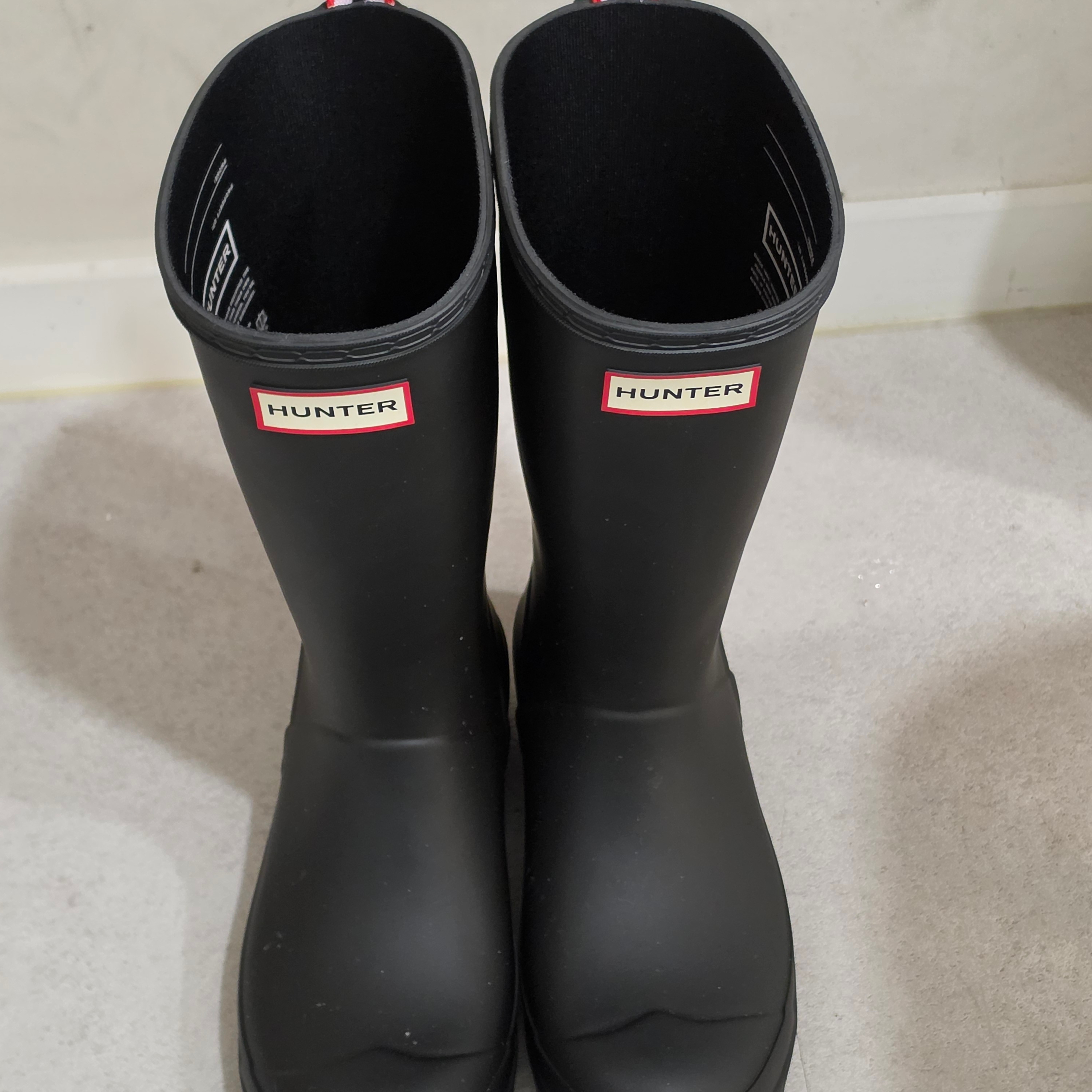(W) Hunter Play Tall Wellington Rain Boots Black 착용 스타일 - 2