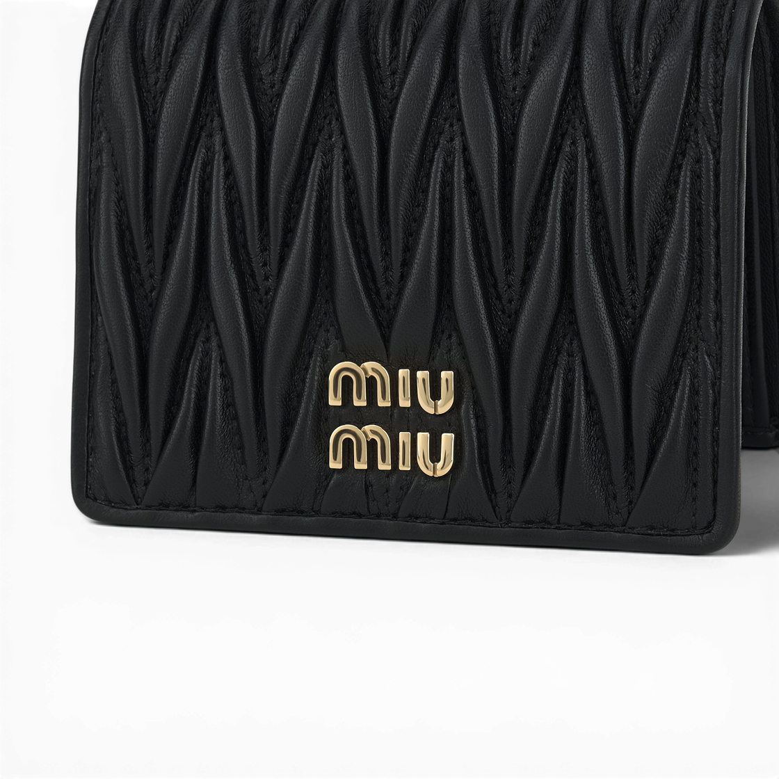 미우 미우 마테라쎄 나파 가죽 반지갑 블랙(Miu Miu Matelasse Nappa Leather Wallet Black) - 4