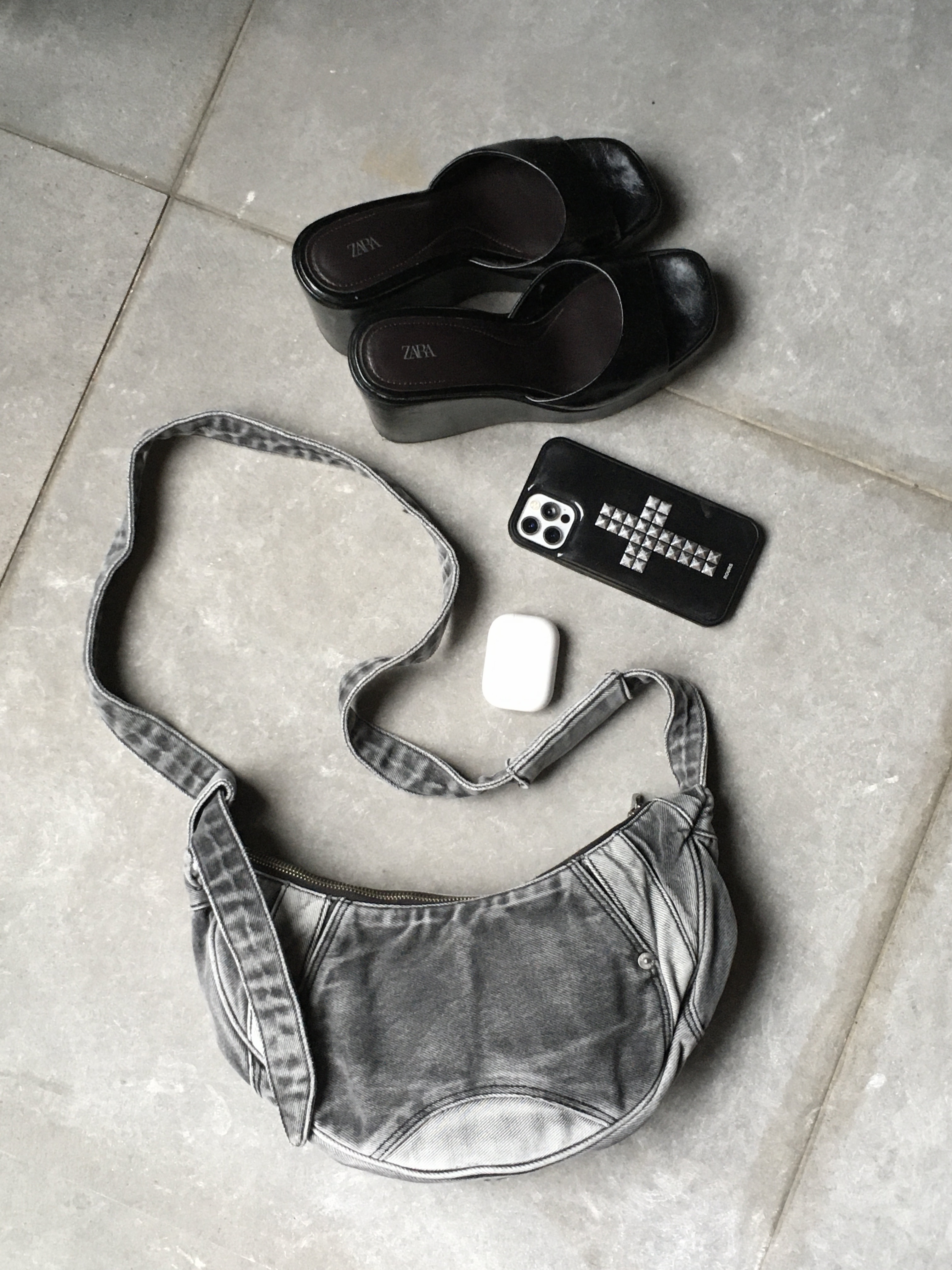 (W) Zara Wedge Sandals Black, Xlim Ep.7 01 Denim Bag Charcoal 착용 스타일