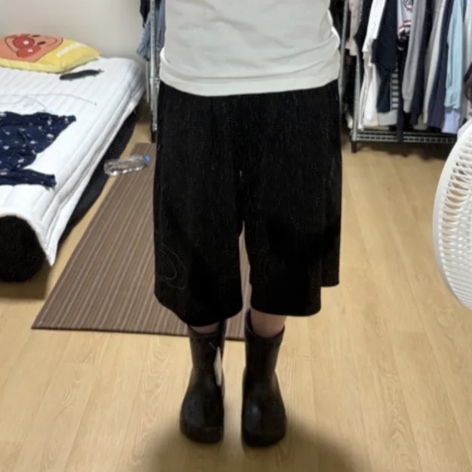 Crocs Classic Rain Boots Black 착용 스타일