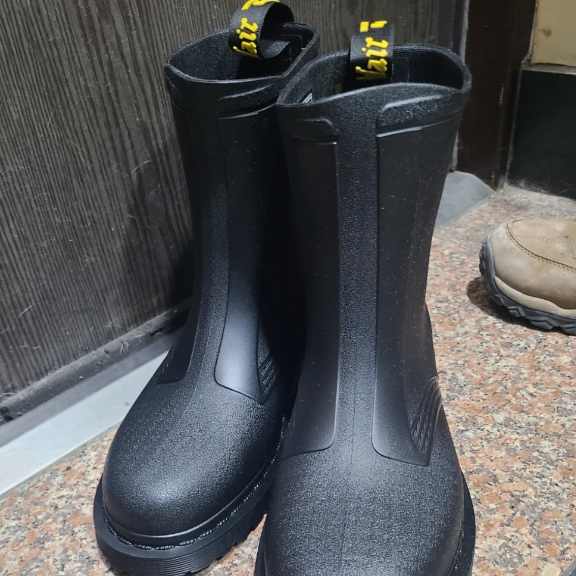Dr. Martens 1460 Rain Boots Black 착용 스타일