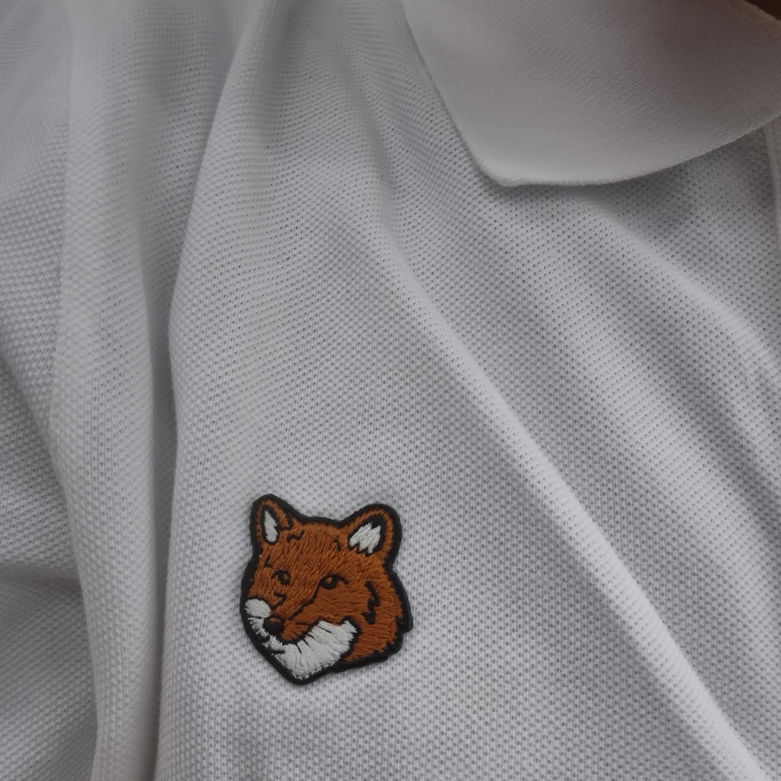 Maison Kitsune Fox Head Patch Polo White 착용 스타일
