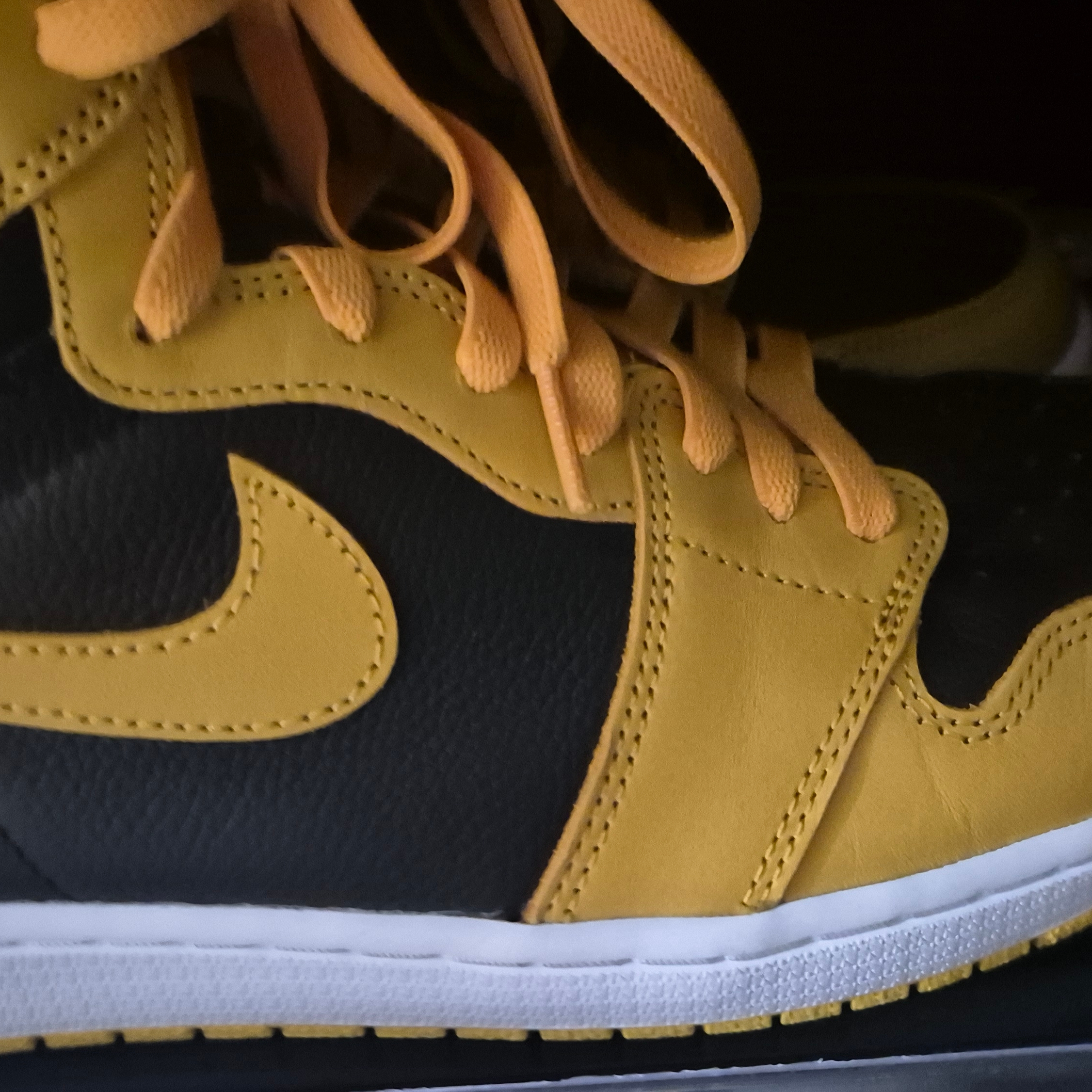 Jordan 1 Retro High OG Pollen 착용 스타일