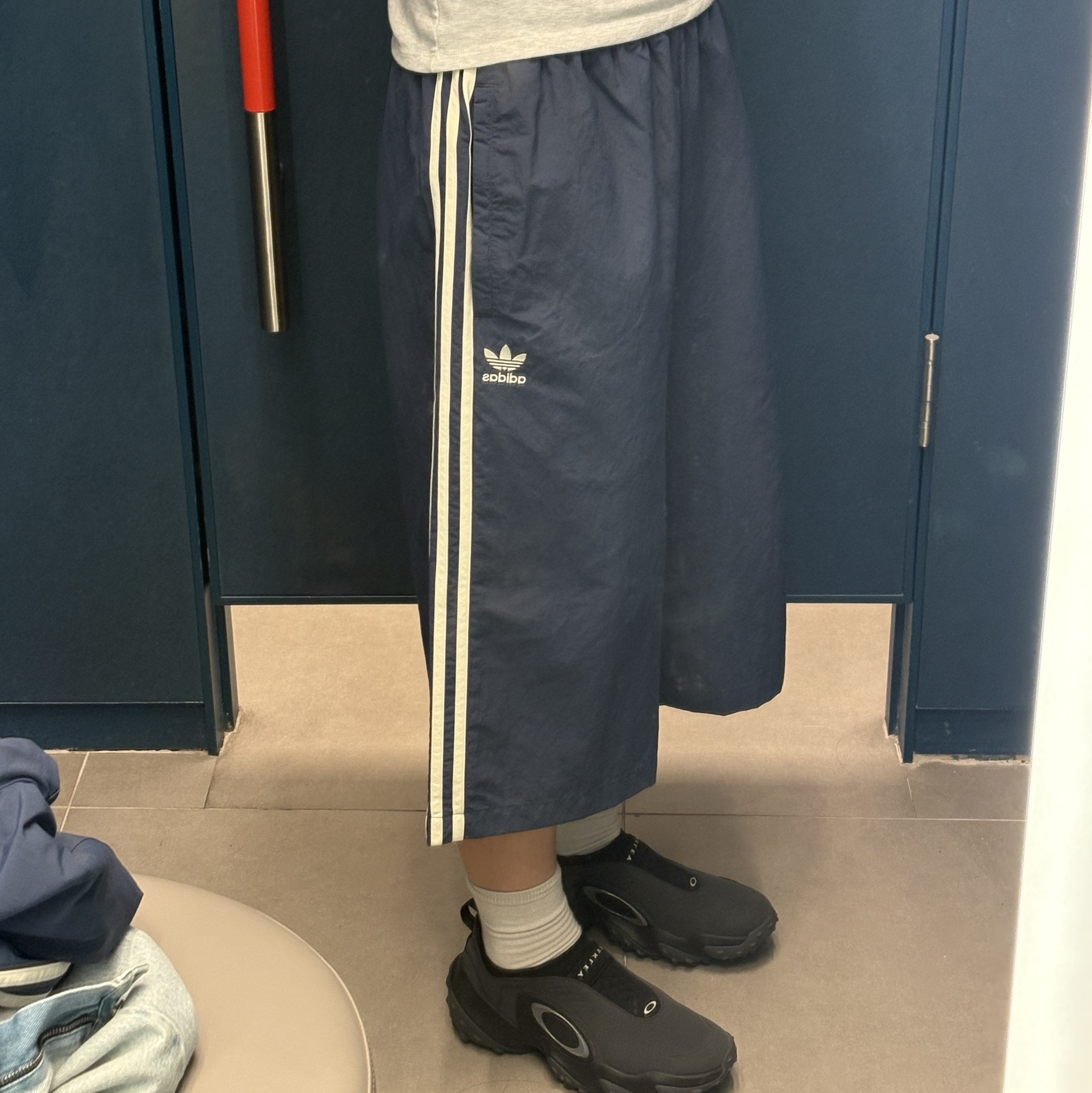 Adidas Originals Capri Shorts Crew Blue Cream White - KR Sizing 착용 스타일
