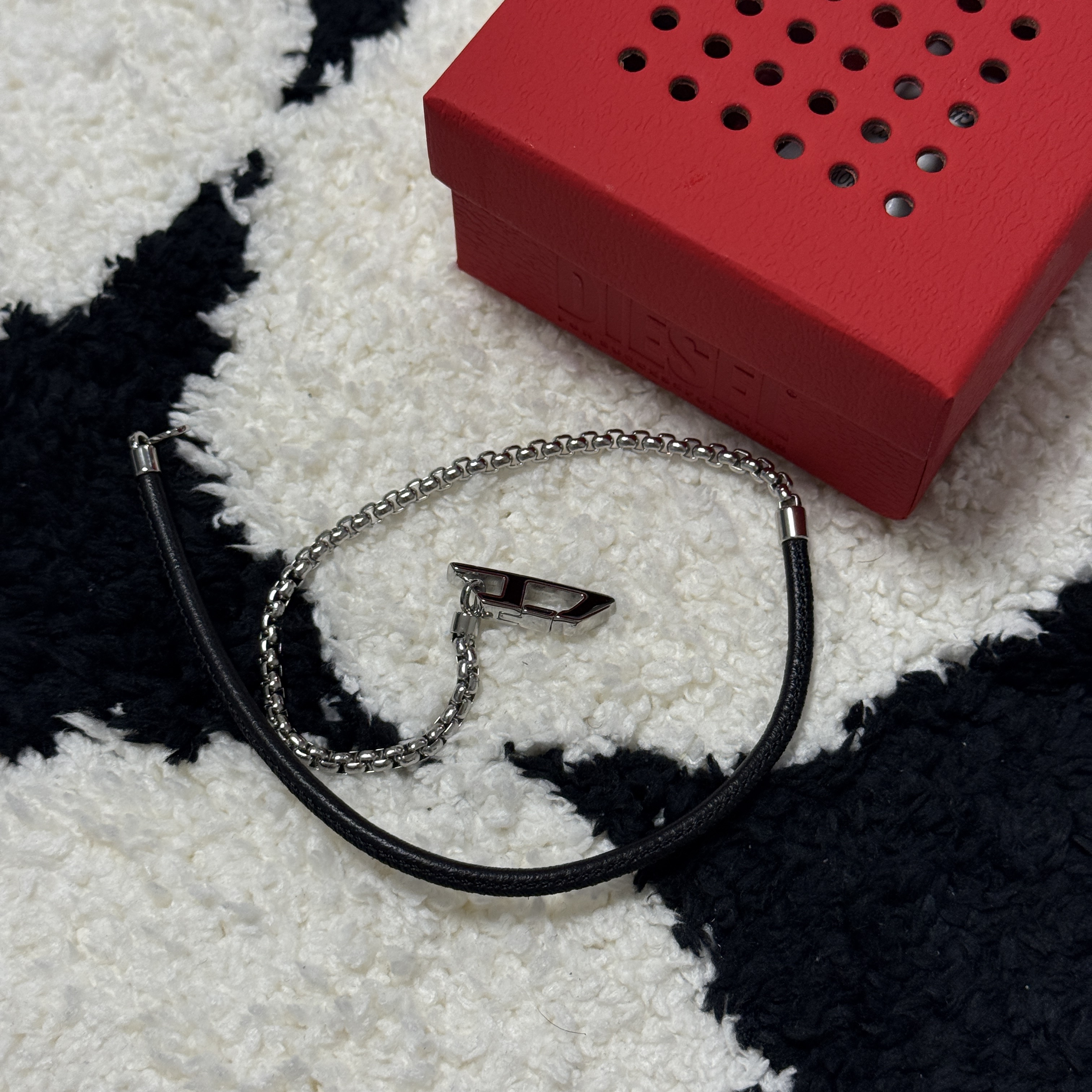 Diesel Dx1472 Stainless Steel Chain Bracelet Silver Black 착용 스타일